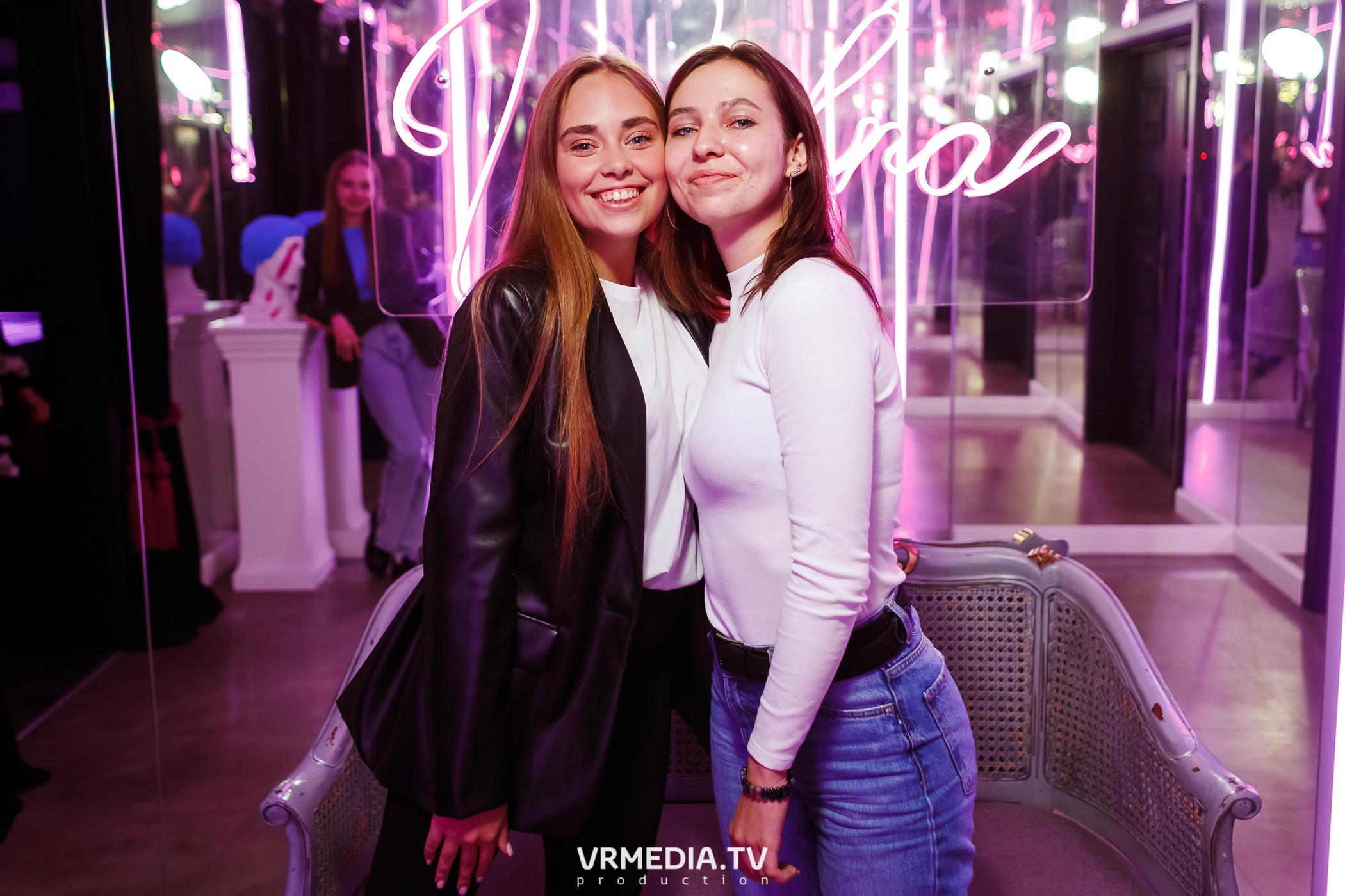 Выходные в караоке-баре «Volna»