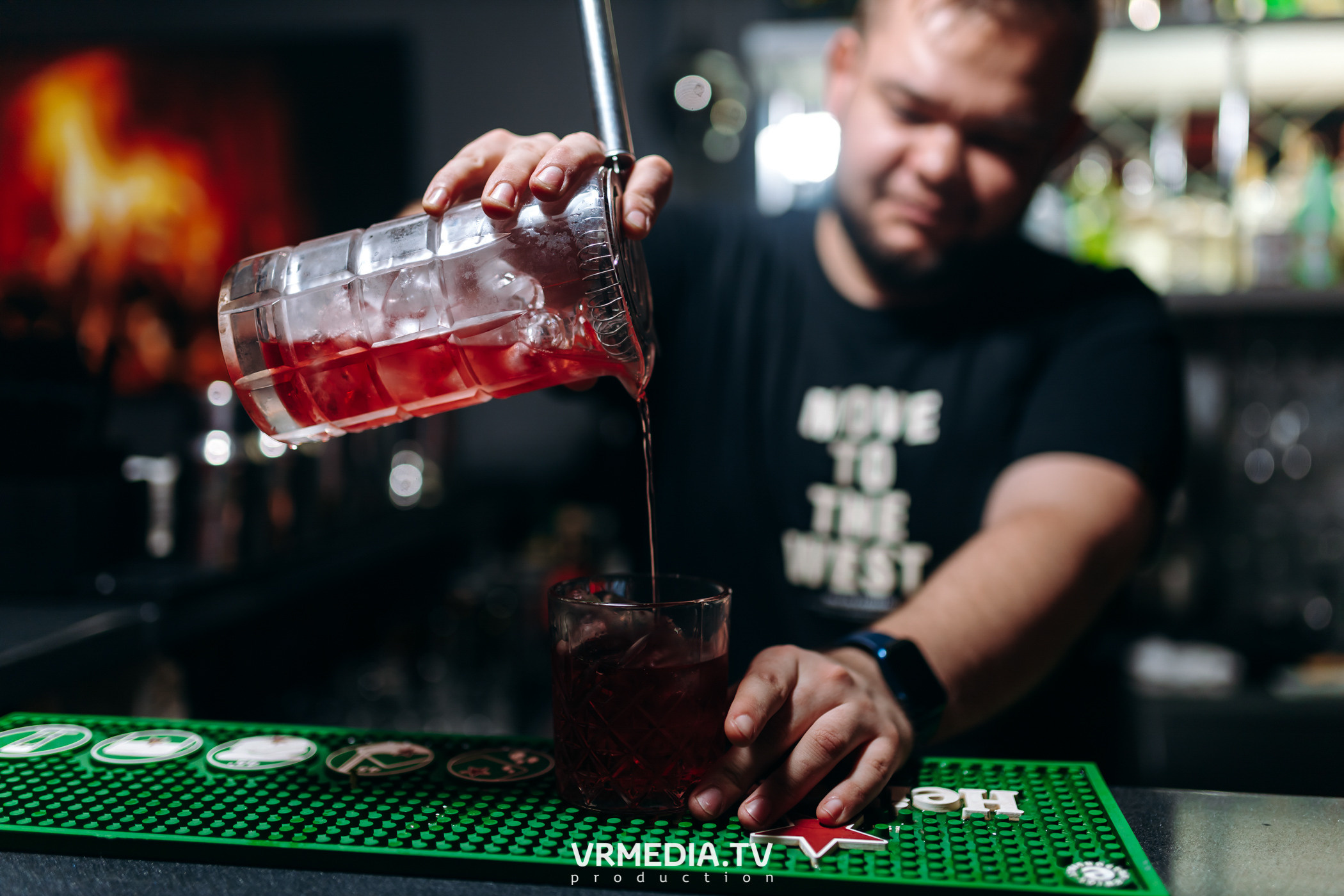 Ночь Безумного Бармена в Lounge Voice Hall «Familia»