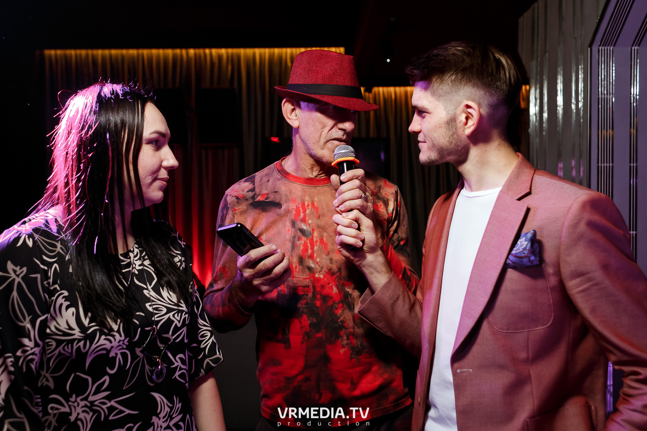 Выходные в караоке-баре «Volna»