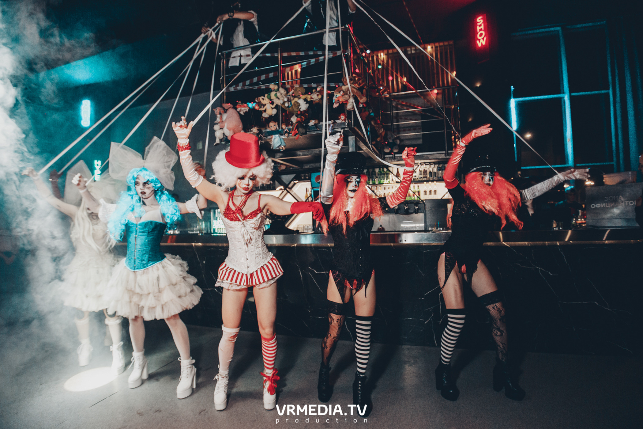 Театр мёртвых кукол в баре «DOSKI»