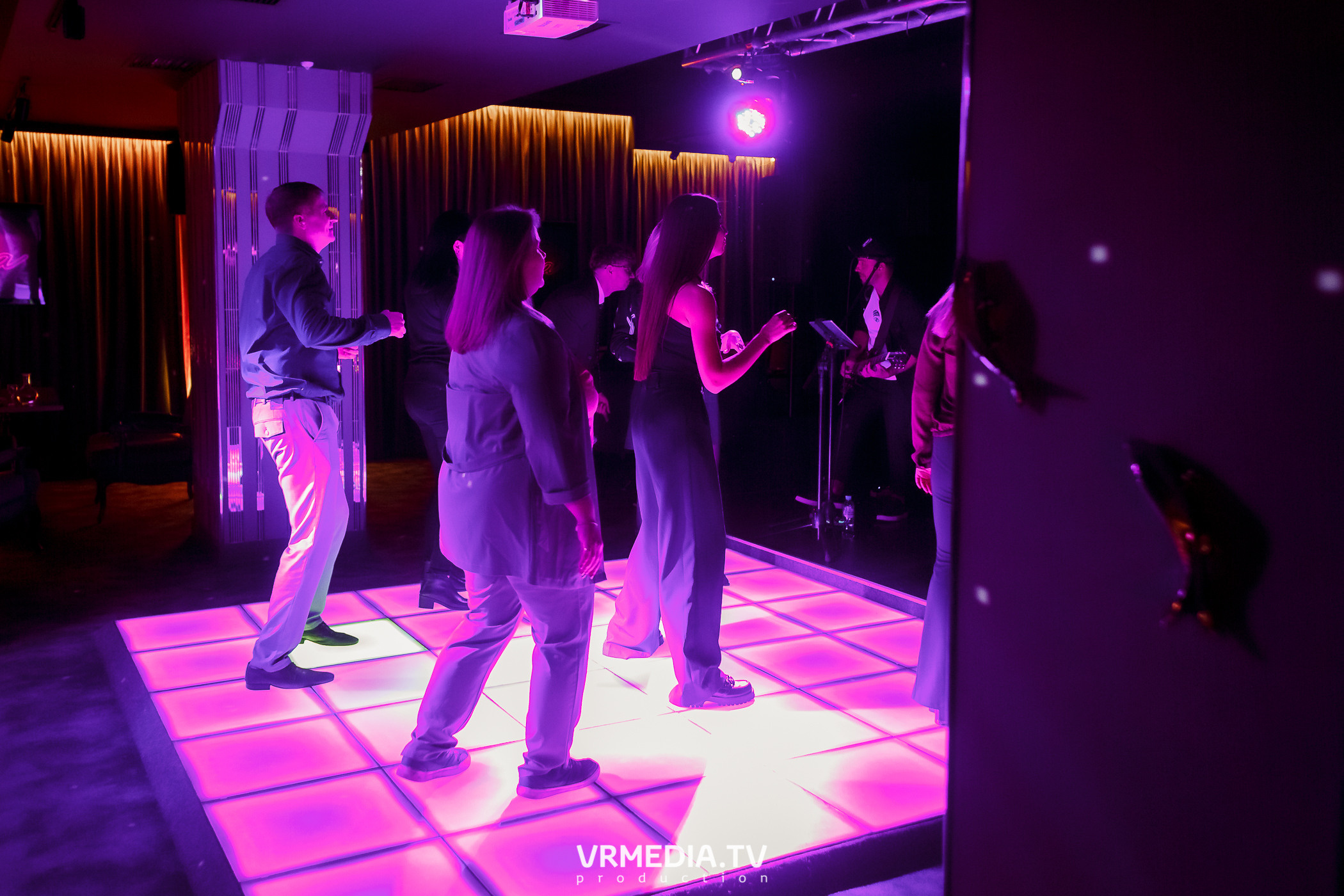 Выходные в караоке-баре «Volna»