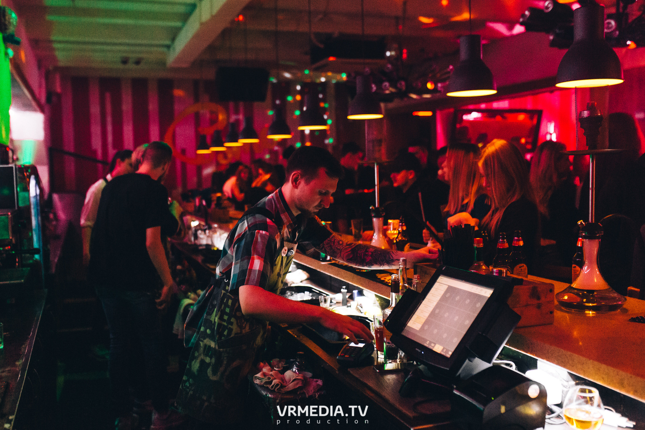 Выходные в баре «Cosmo»