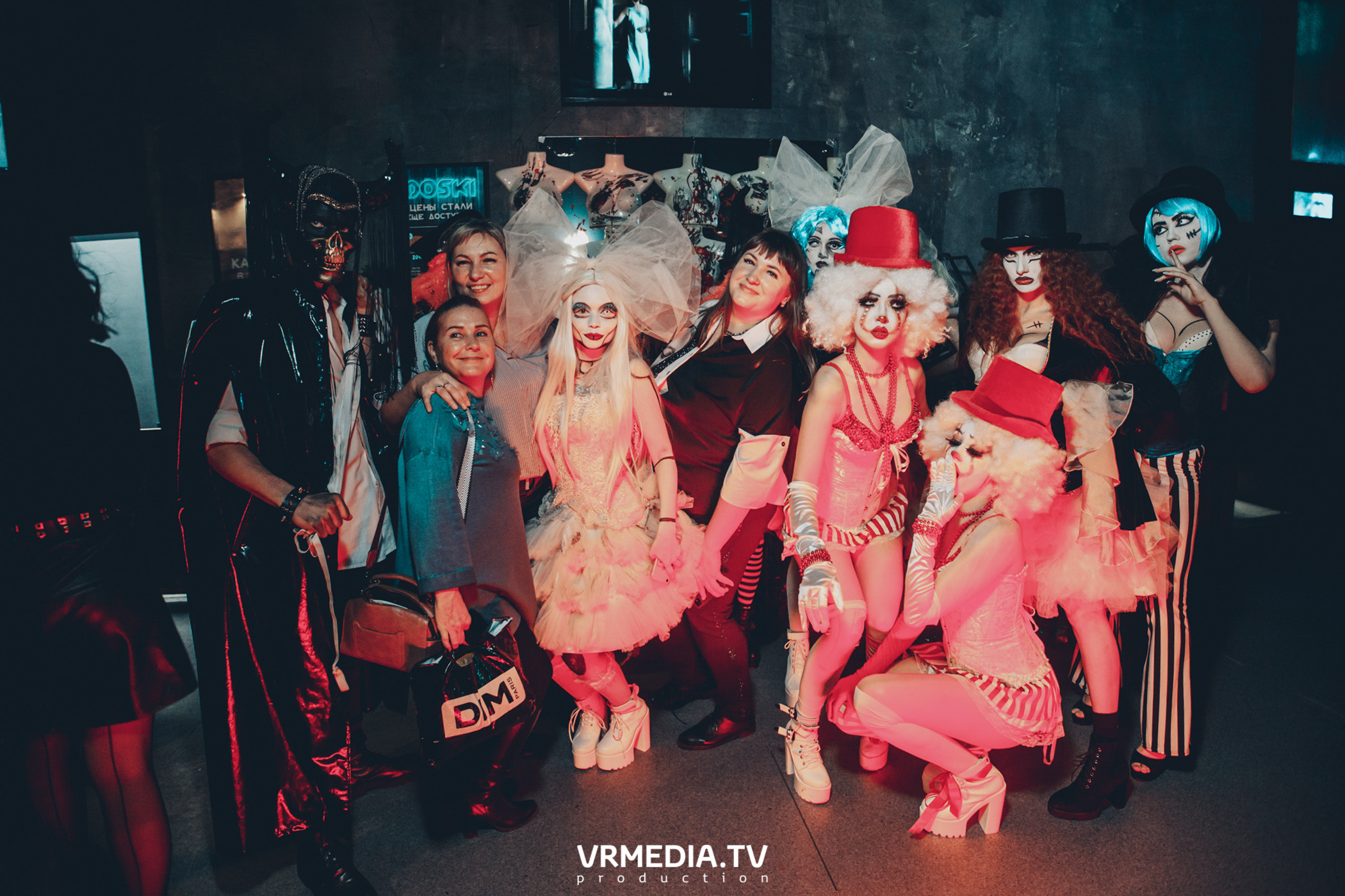 Театр мёртвых кукол в баре «DOSKI»