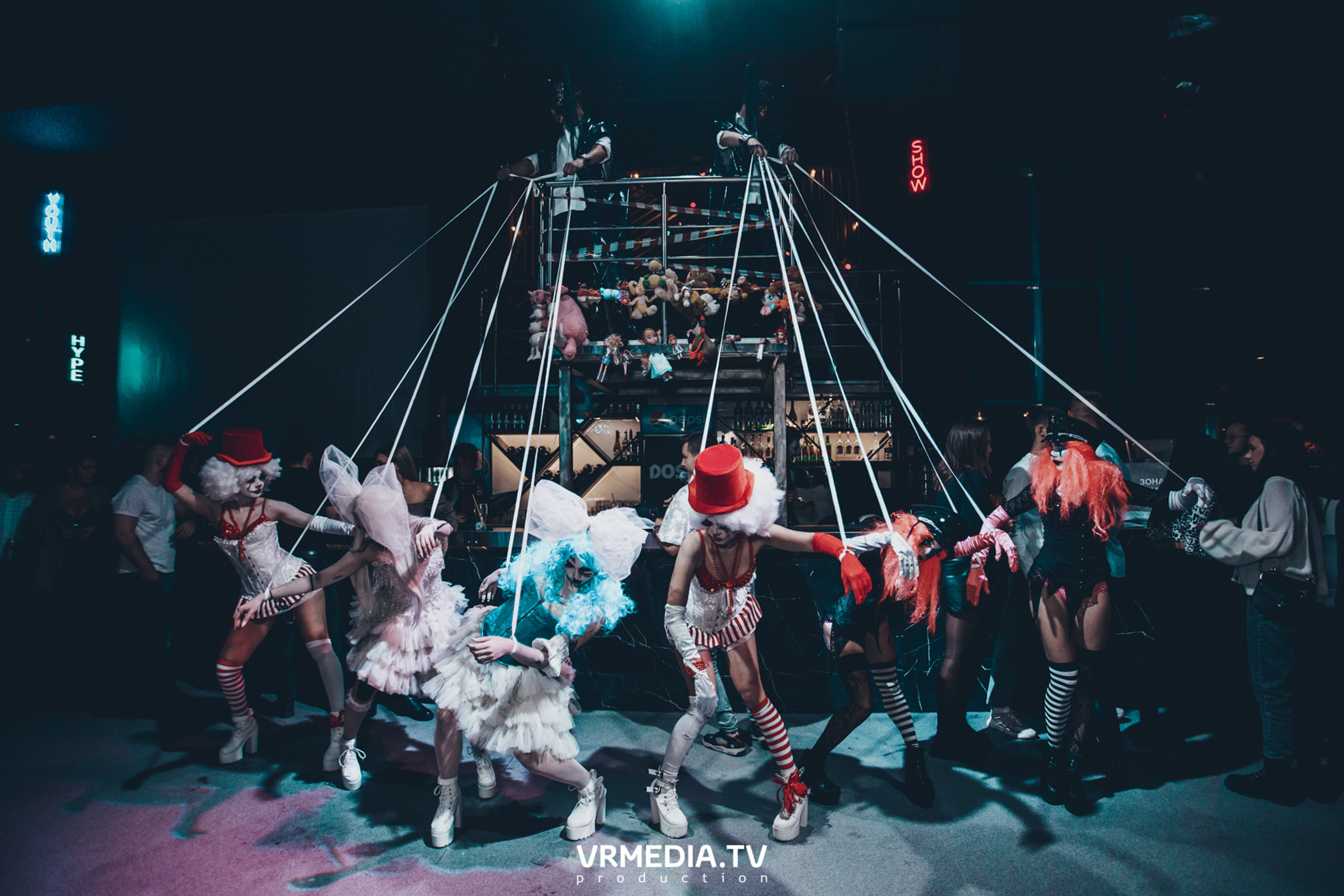 Театр мёртвых кукол в баре «DOSKI»