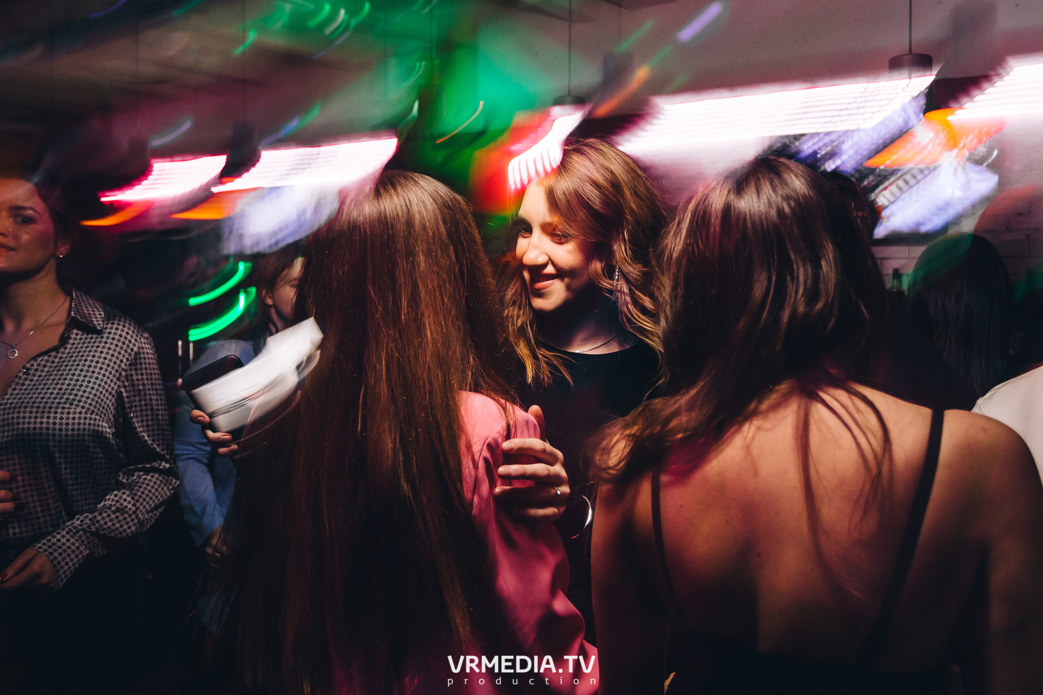 Выходные в баре «Cosmo»