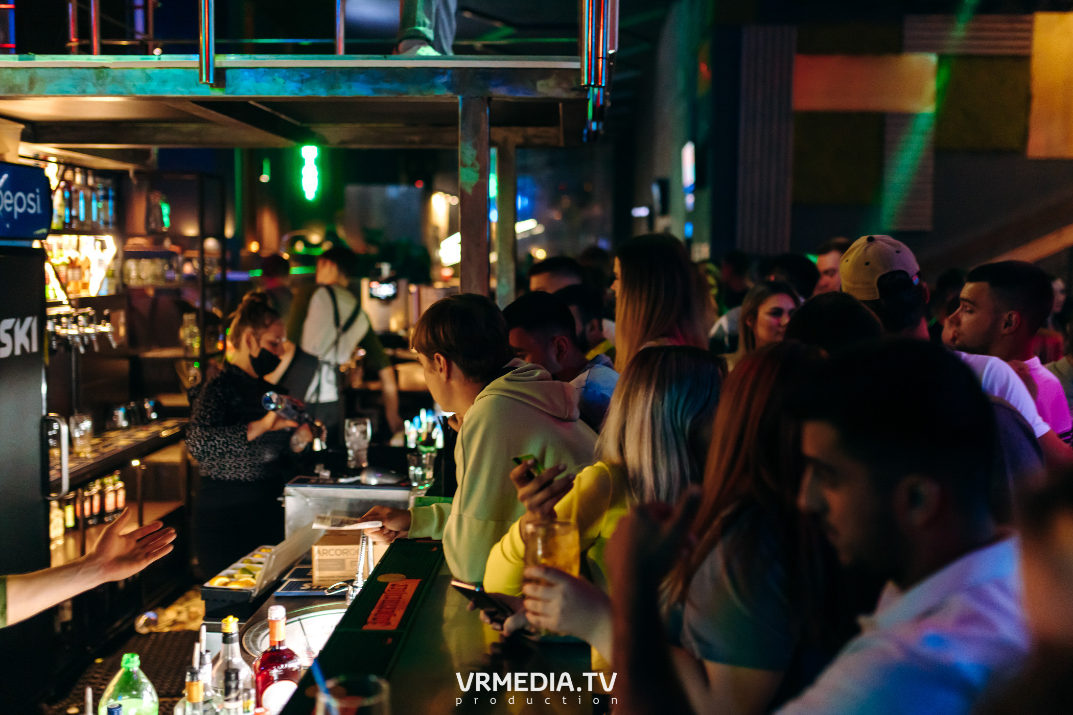 Выходные в баре «DOSKI»