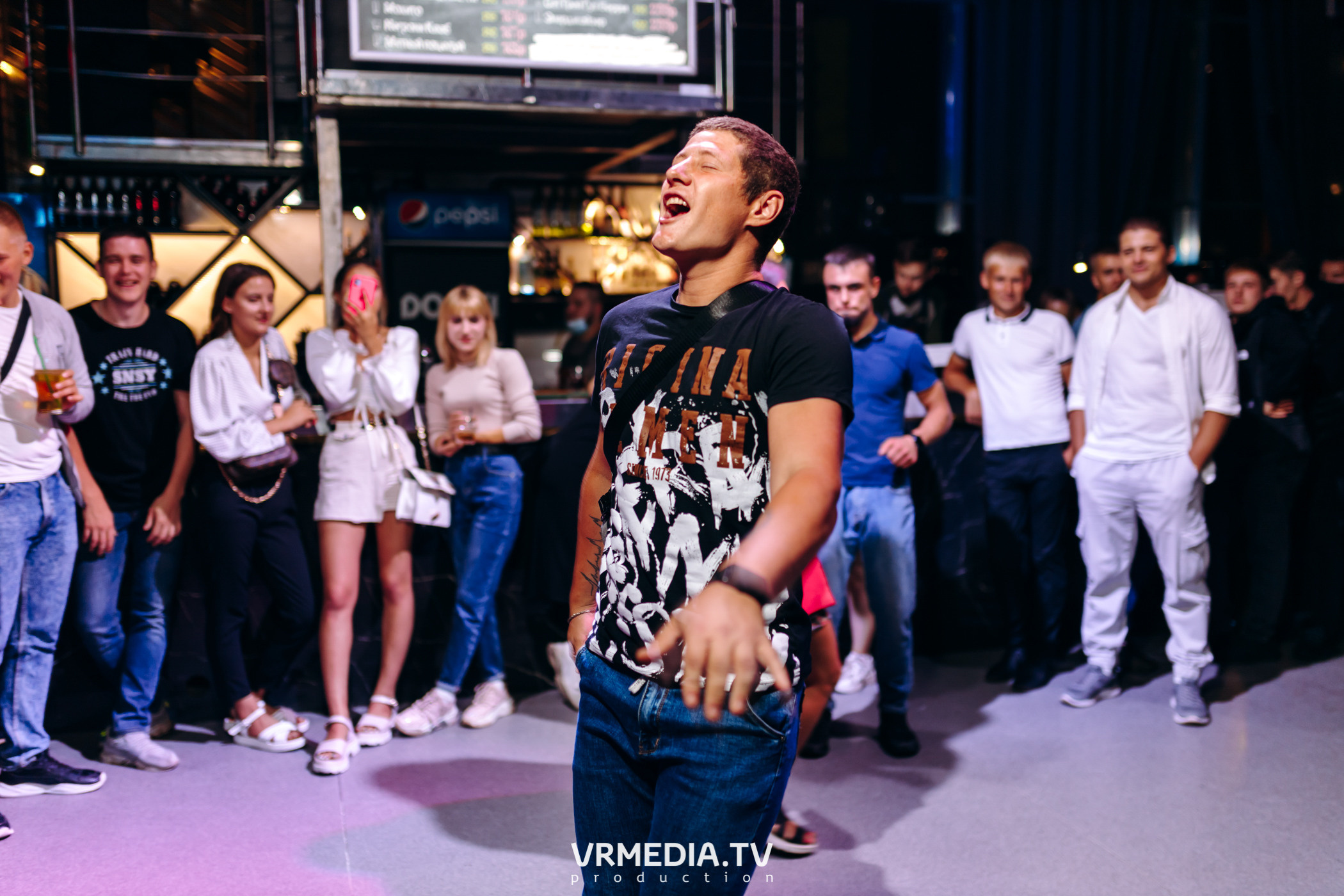 Выходные в баре «DOSKI»