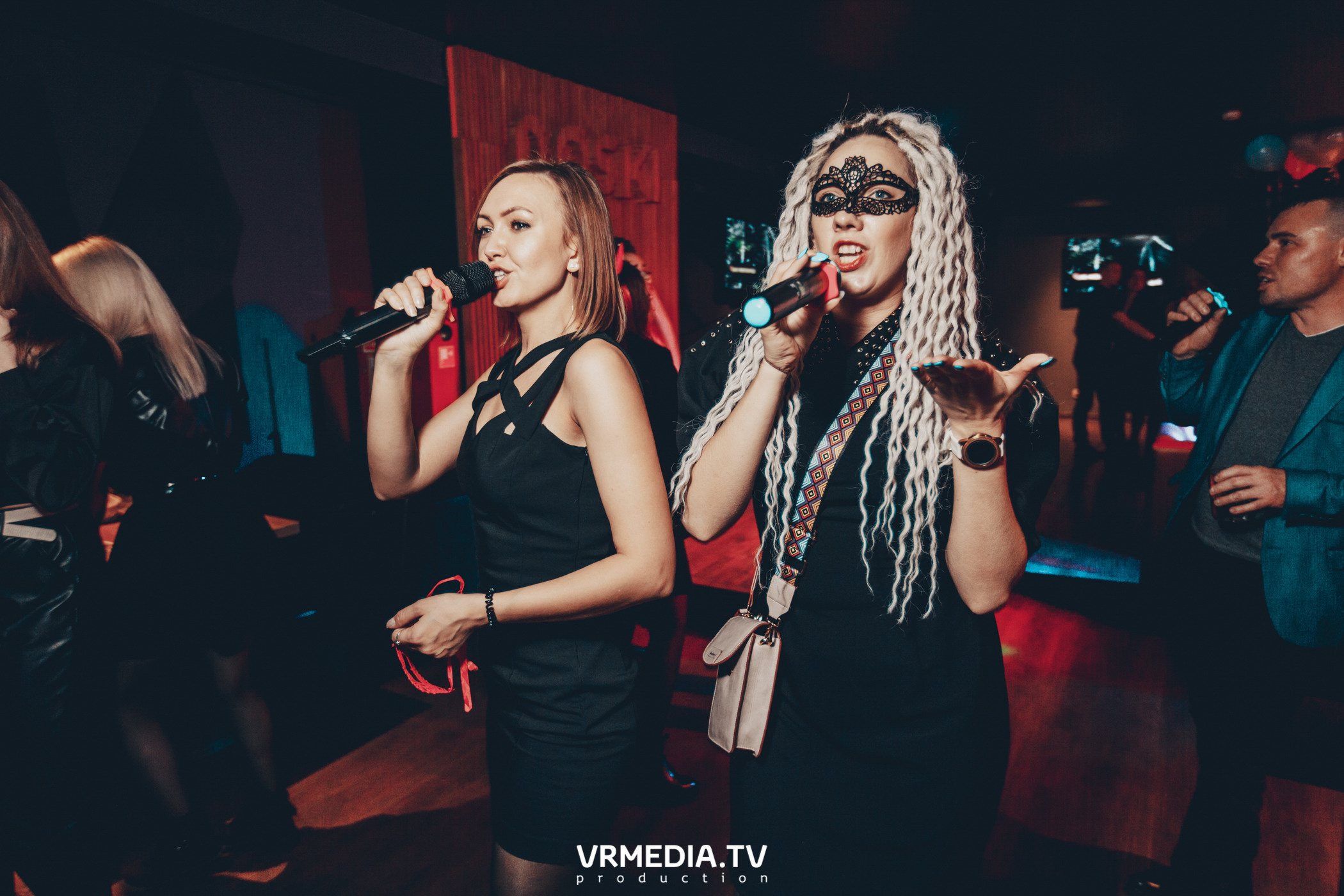 Театр мёртвых кукол в баре «DOSKI»