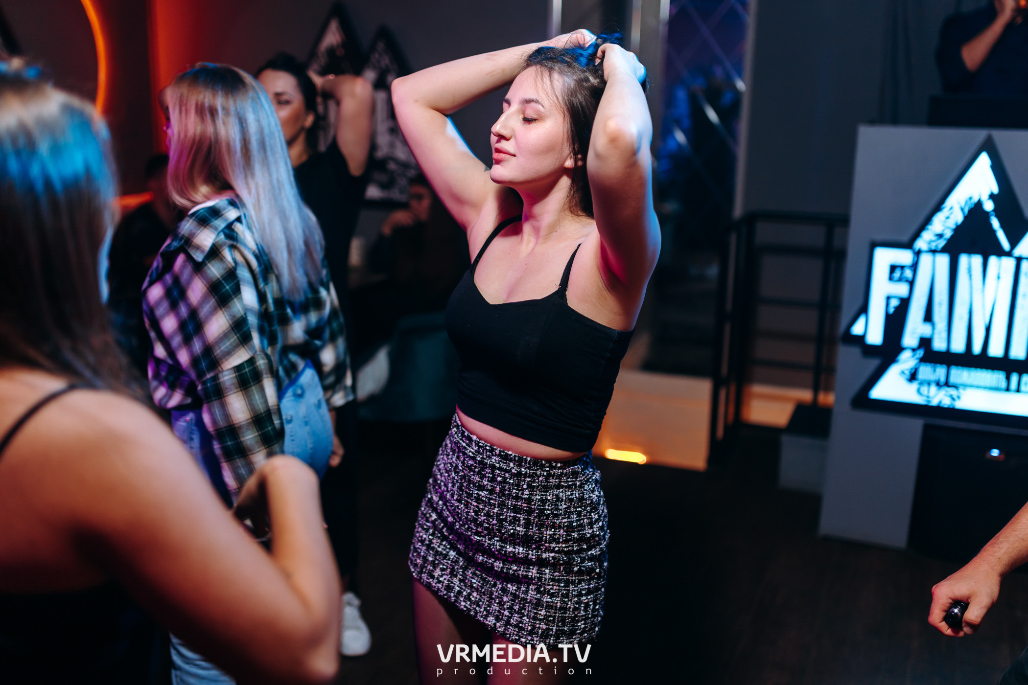 Ночь Безумного Бармена в Lounge Voice Hall «Familia»