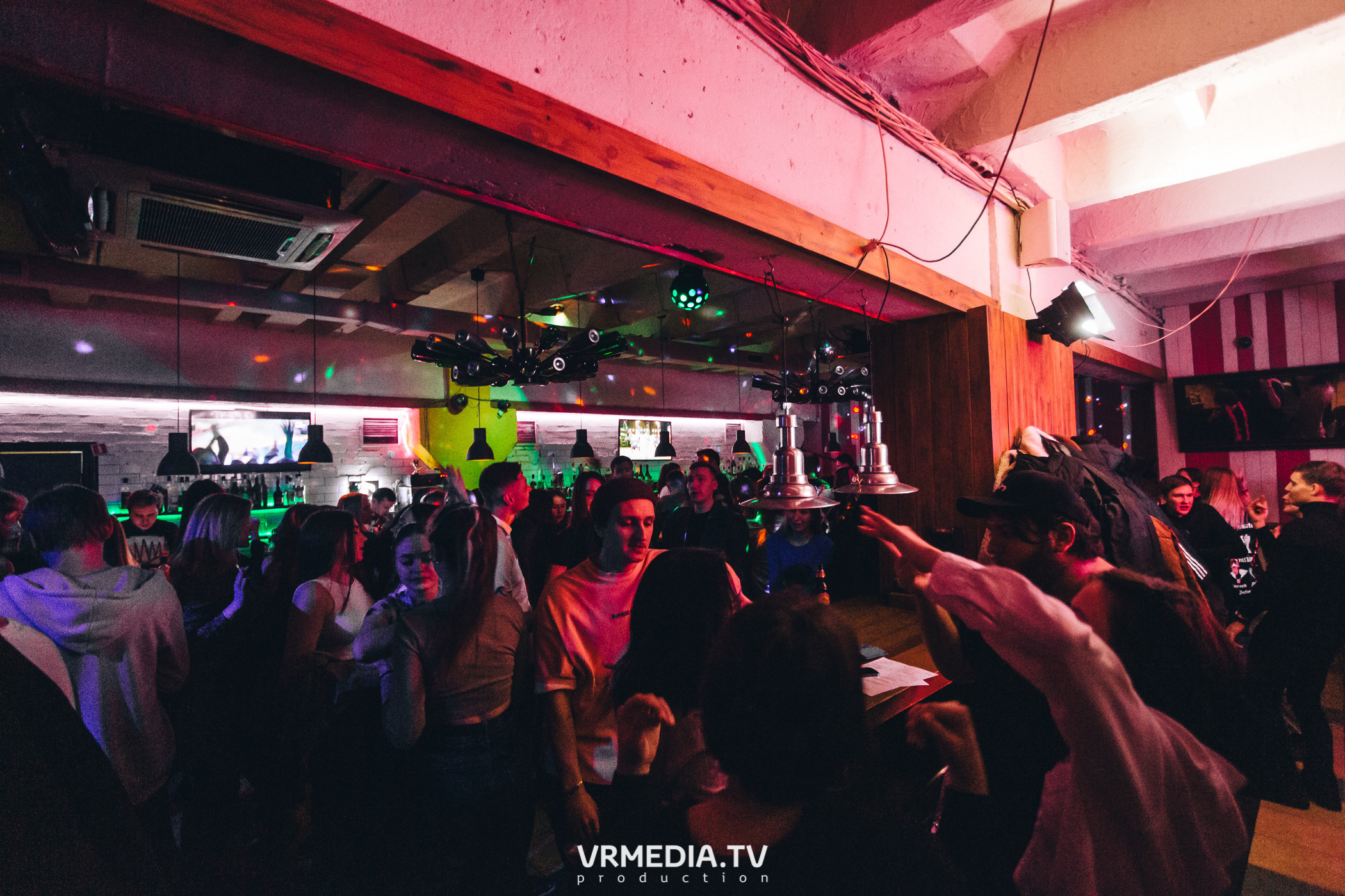 Выходные в баре «Cosmo»