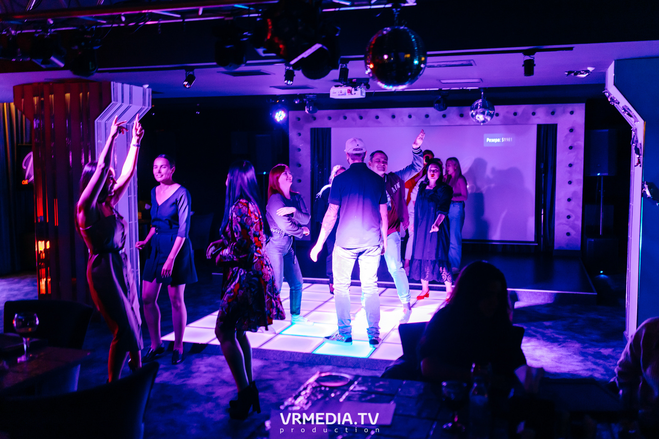 Ночь фотографии в караоке-баре «Volna»