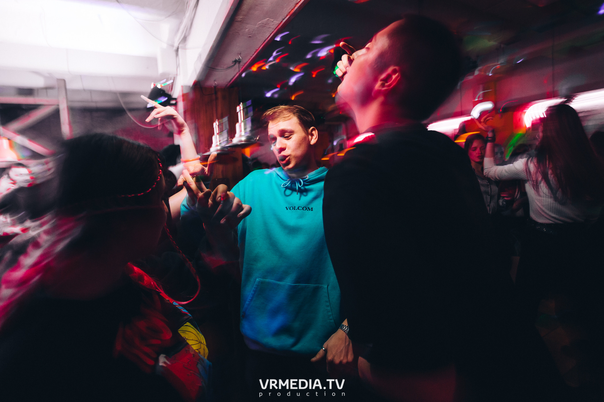 Выходные в баре «Cosmo»