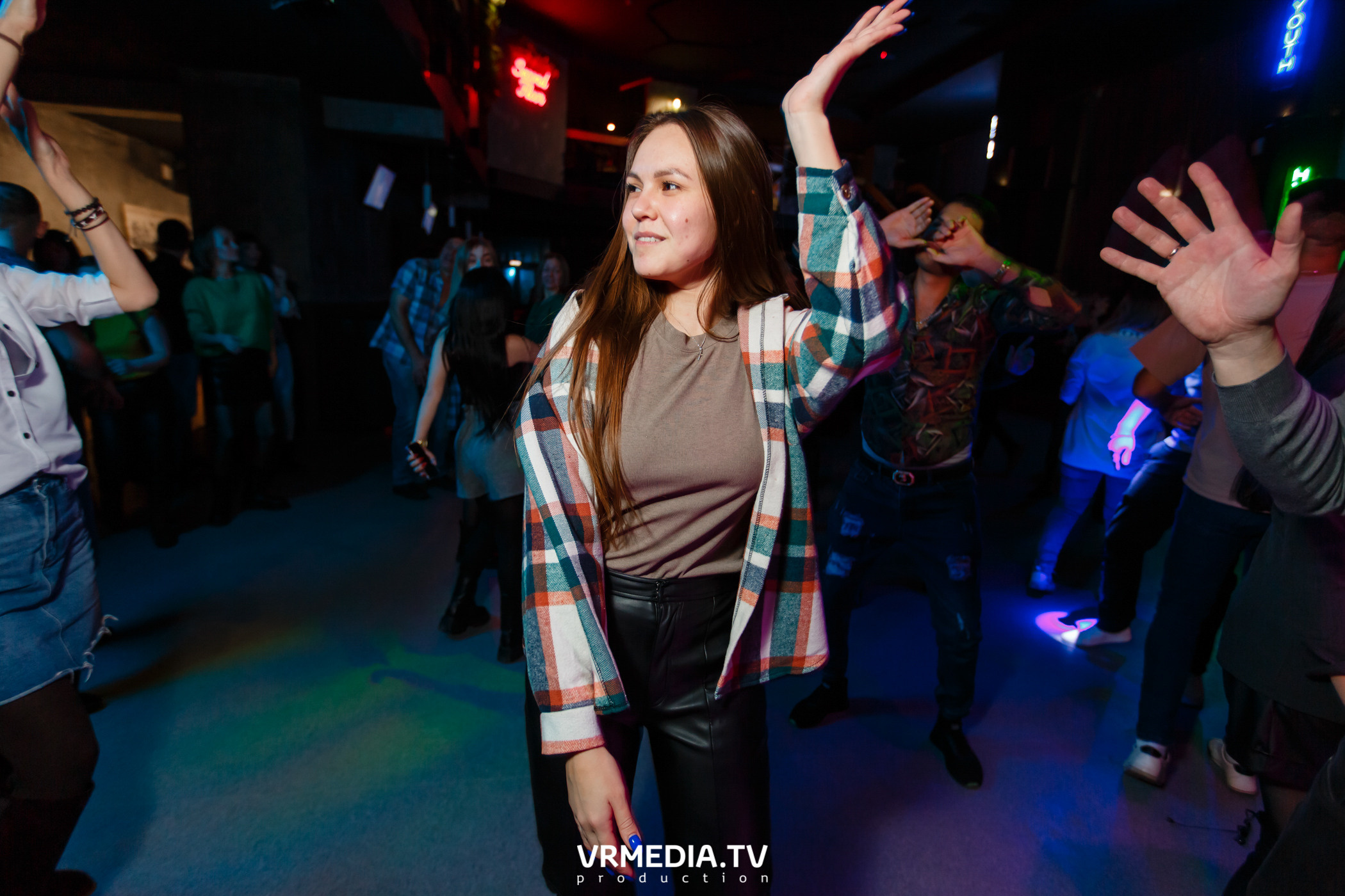 Выходные в баре «DOSKI»