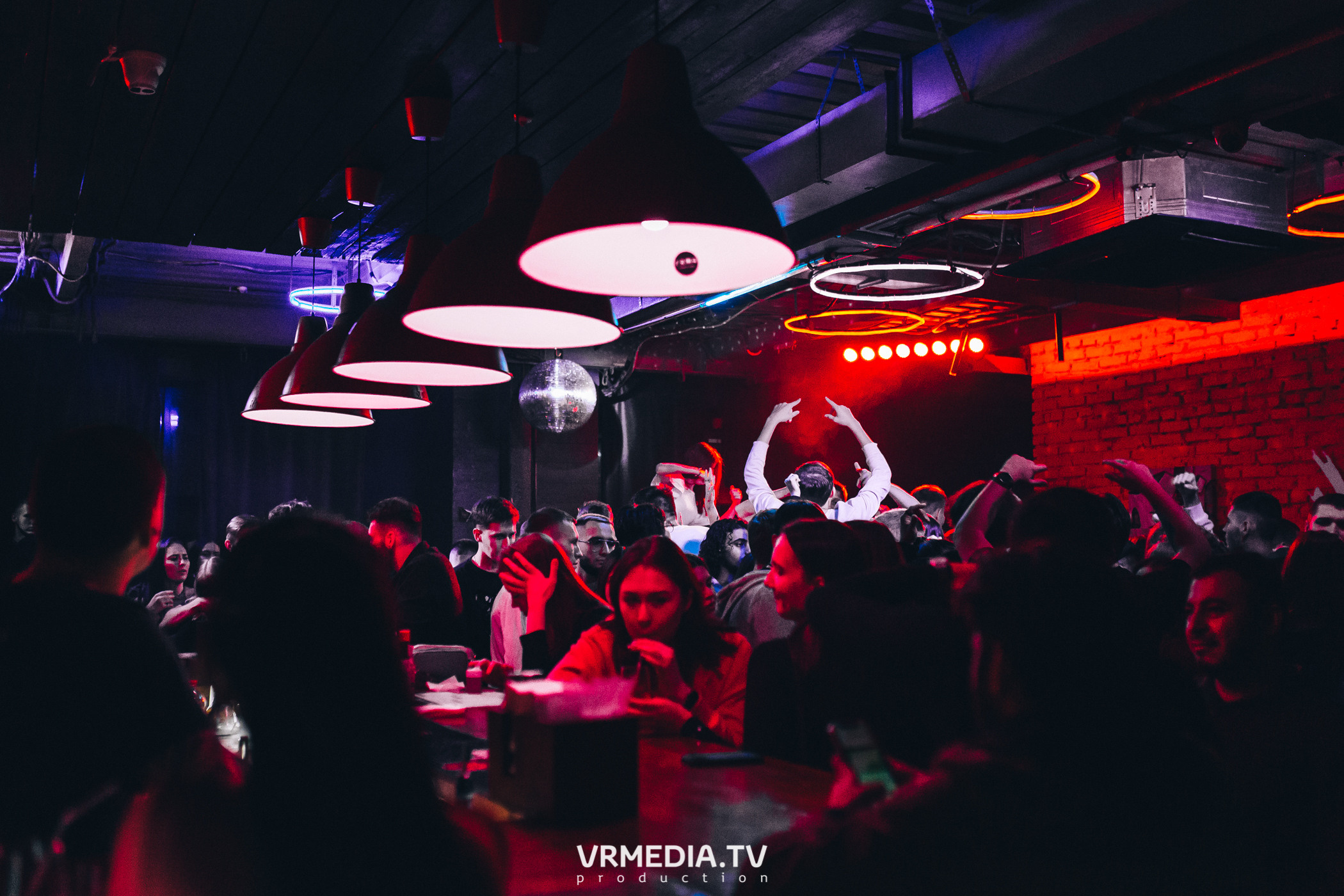 Выходные в баре «Хука Хаус»