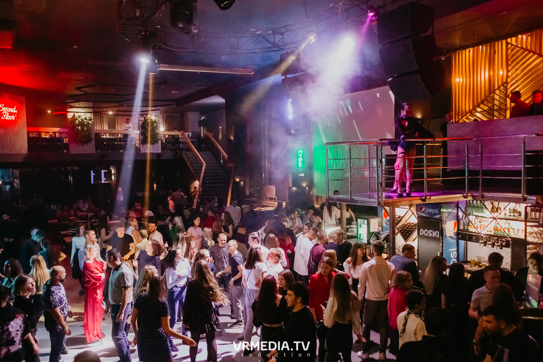 Выходные в баре «DOSKI»