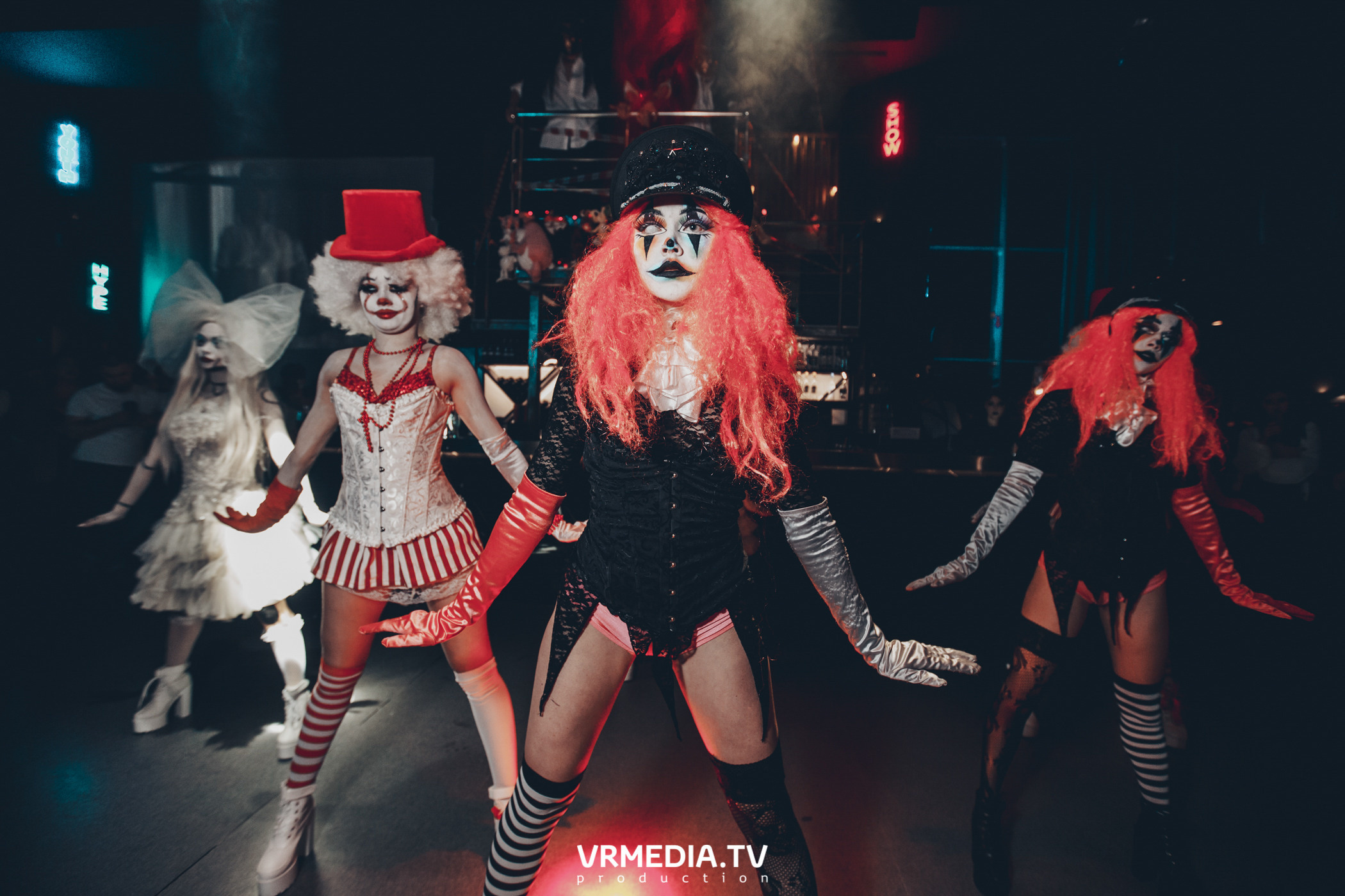 Театр мёртвых кукол в баре «DOSKI»