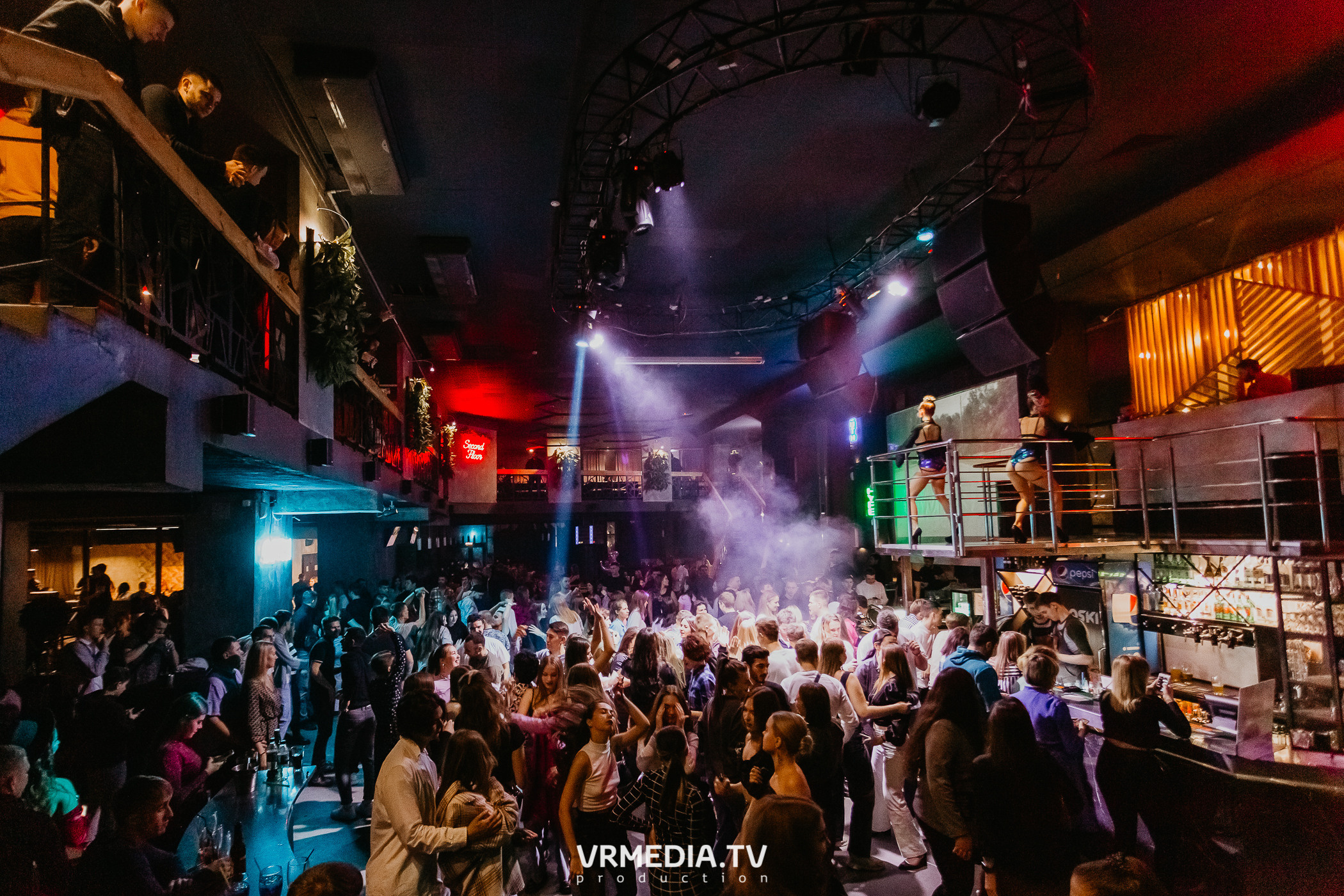 Выходные в баре «DOSKI»