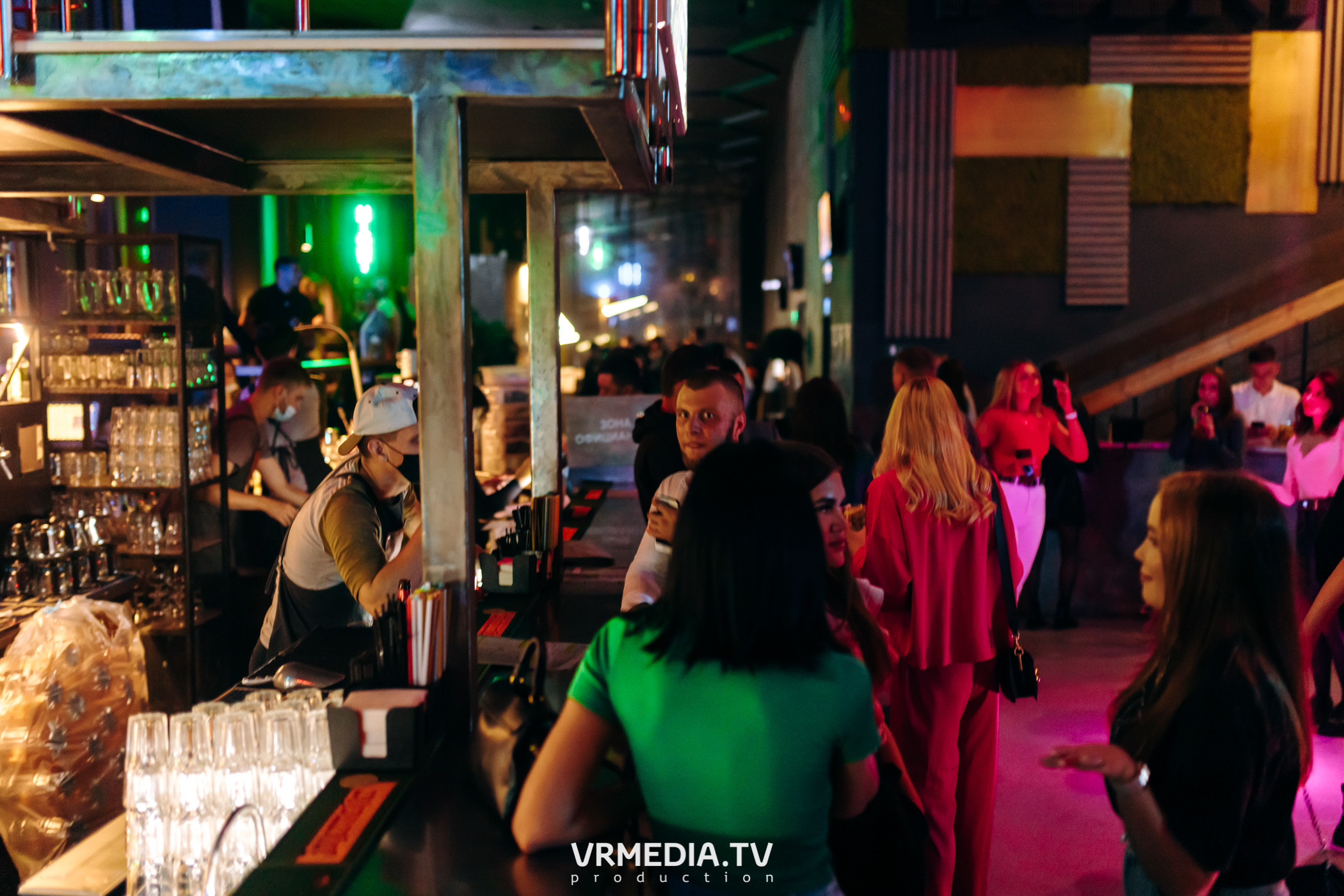 Выходные в баре «DOSKI»