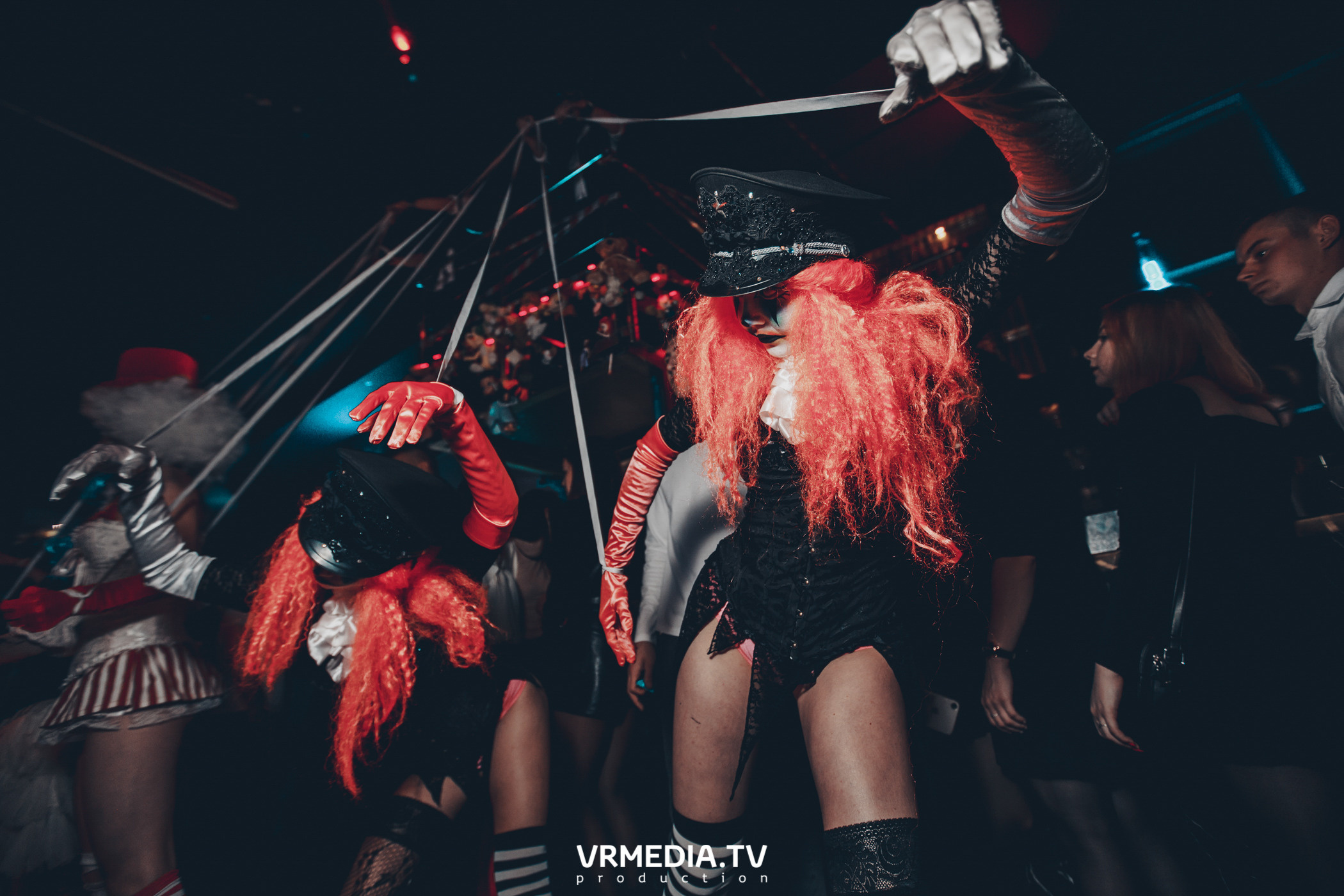 Театр мёртвых кукол в баре «DOSKI»