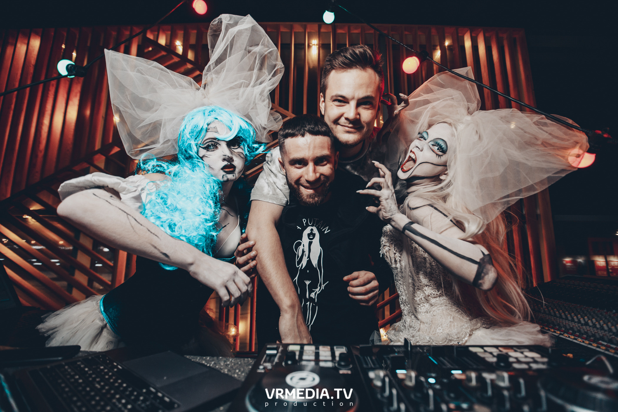 Театр мёртвых кукол в баре «DOSKI»