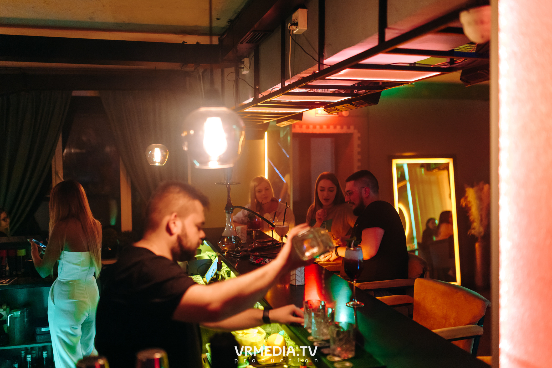 Ночь Безумного Бармена в Lounge Voice Hall «Familia»