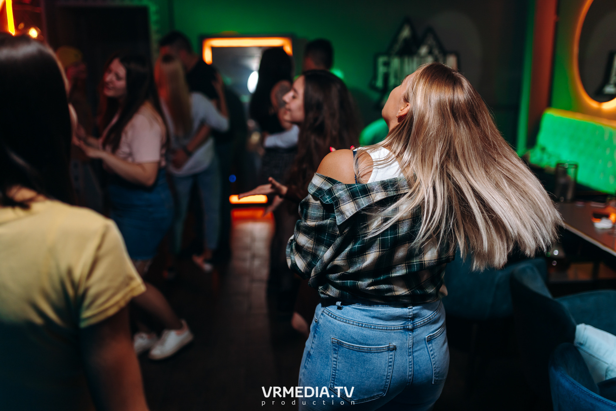 Ночь Безумного Бармена в Lounge Voice Hall «Familia»