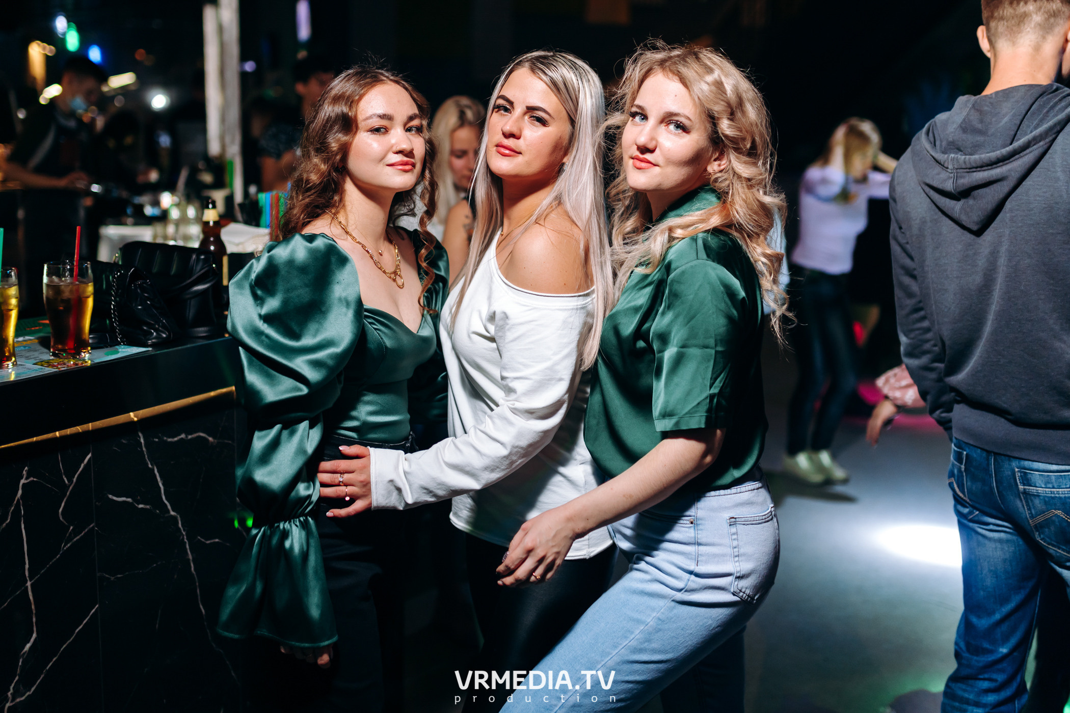 Выходные в баре «DOSKI»