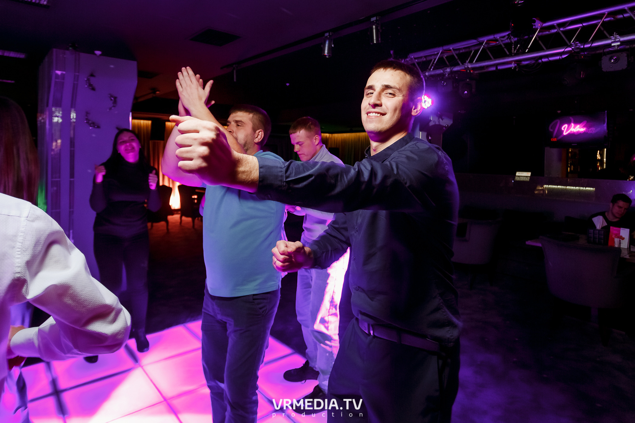 Выходные в караоке-баре «Volna»