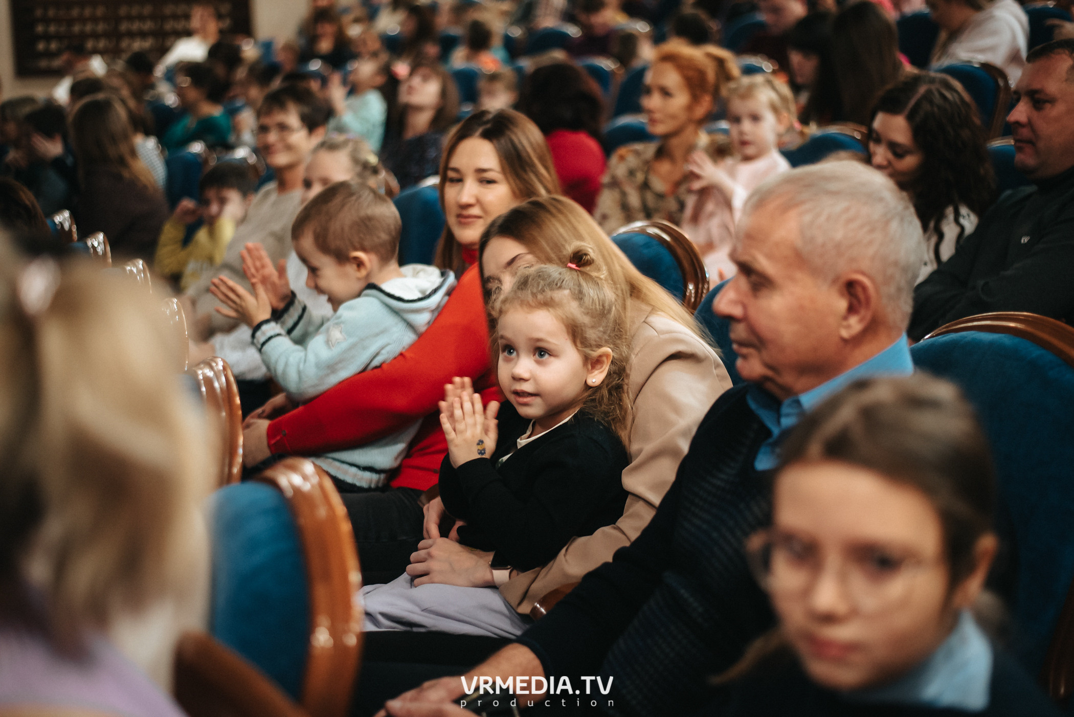 Шоу мыльных пузырей CLINK