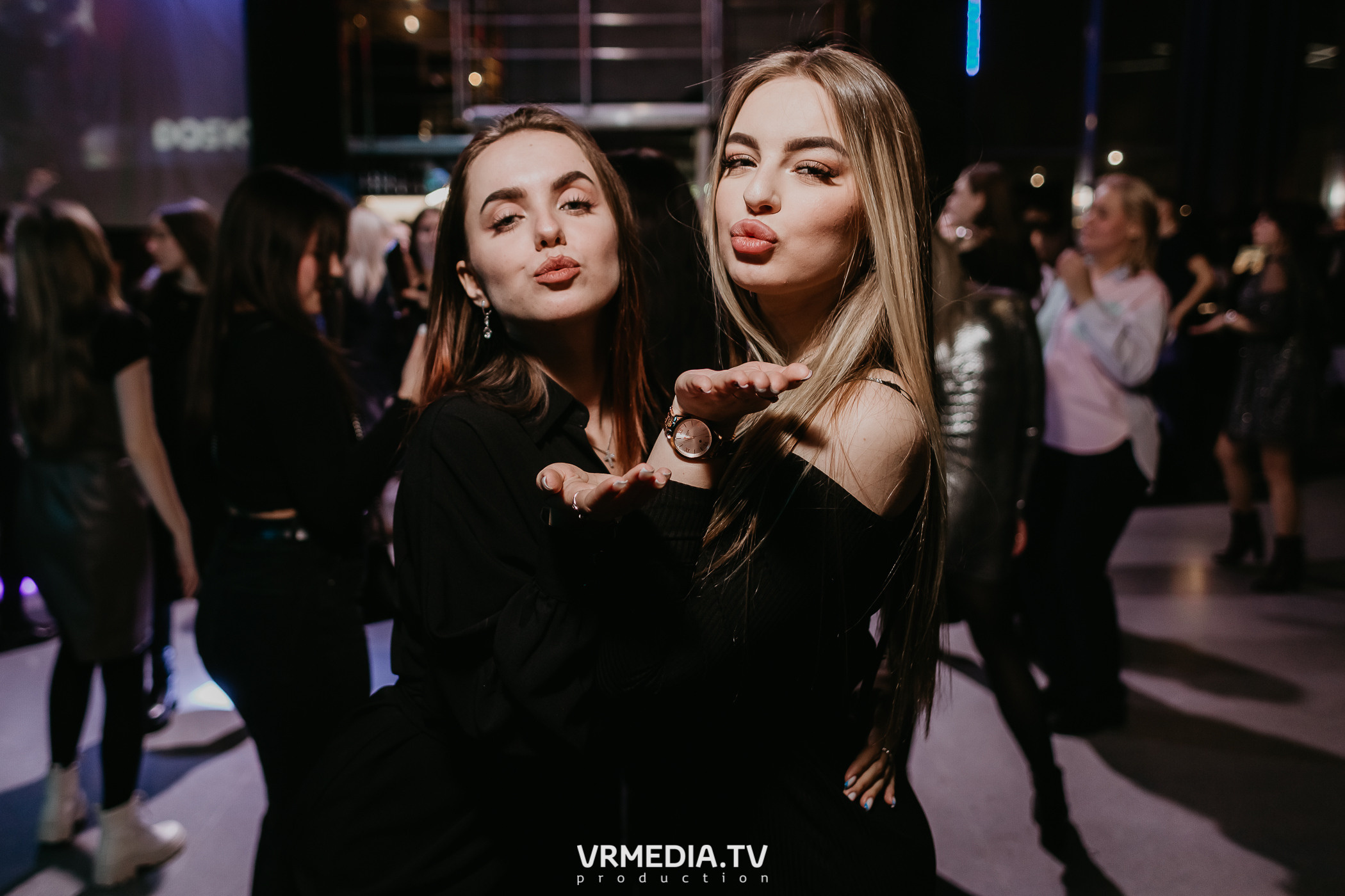 Выходные в баре «DOSKI»