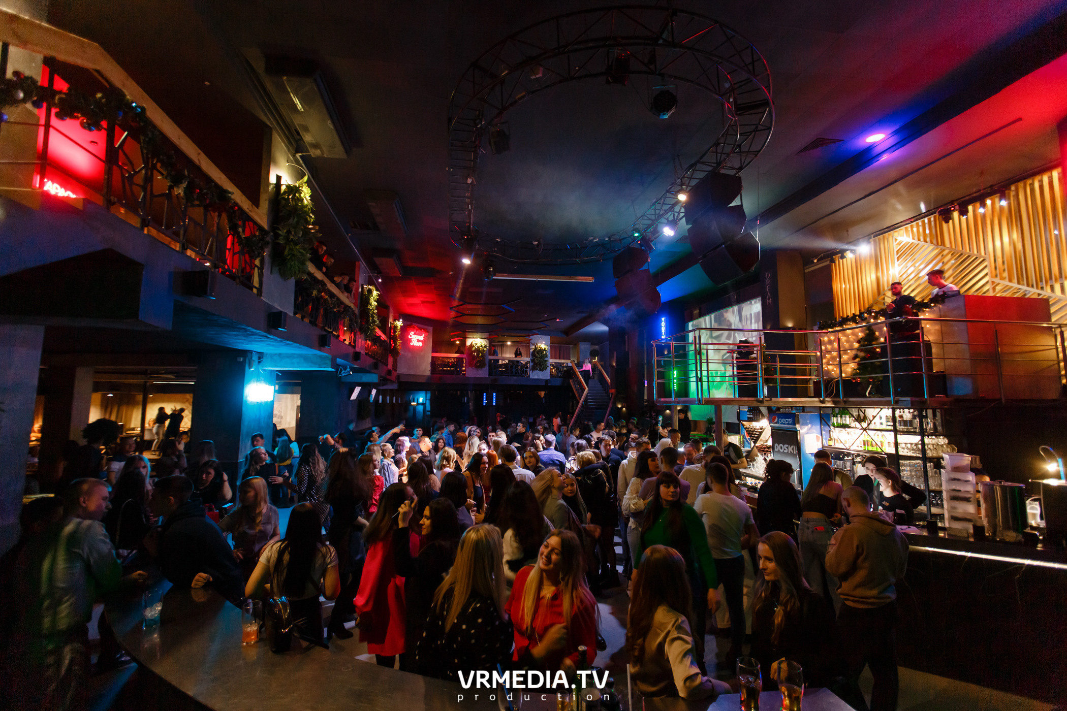 Выходные в баре «DOSKI»