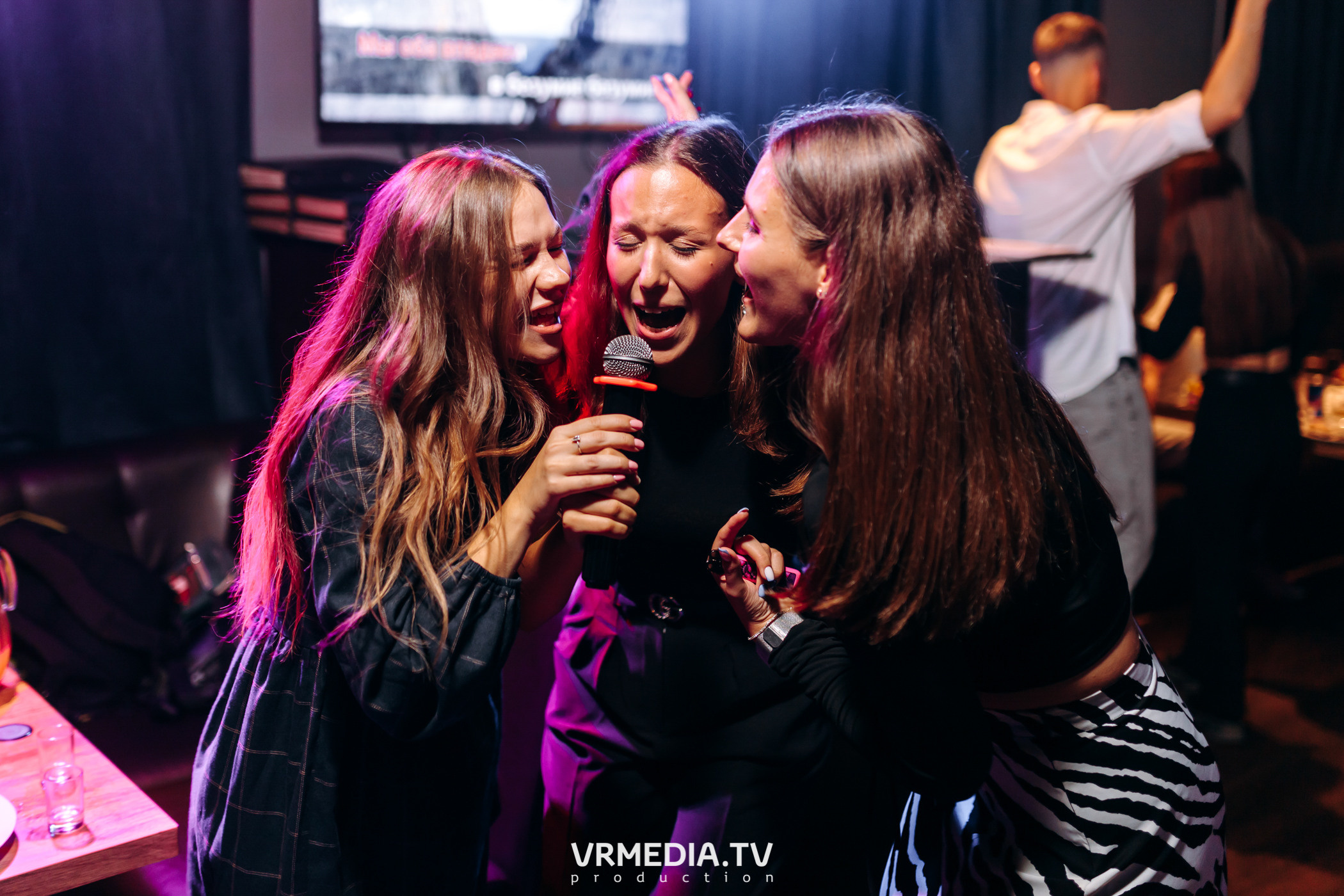 Выходные в баре «DOSKI»