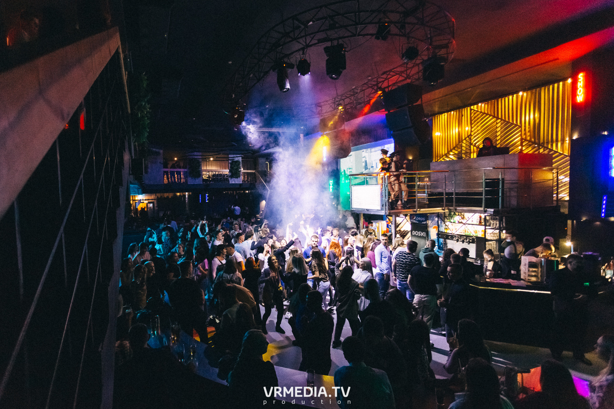 Выходные в баре «DOSKI»