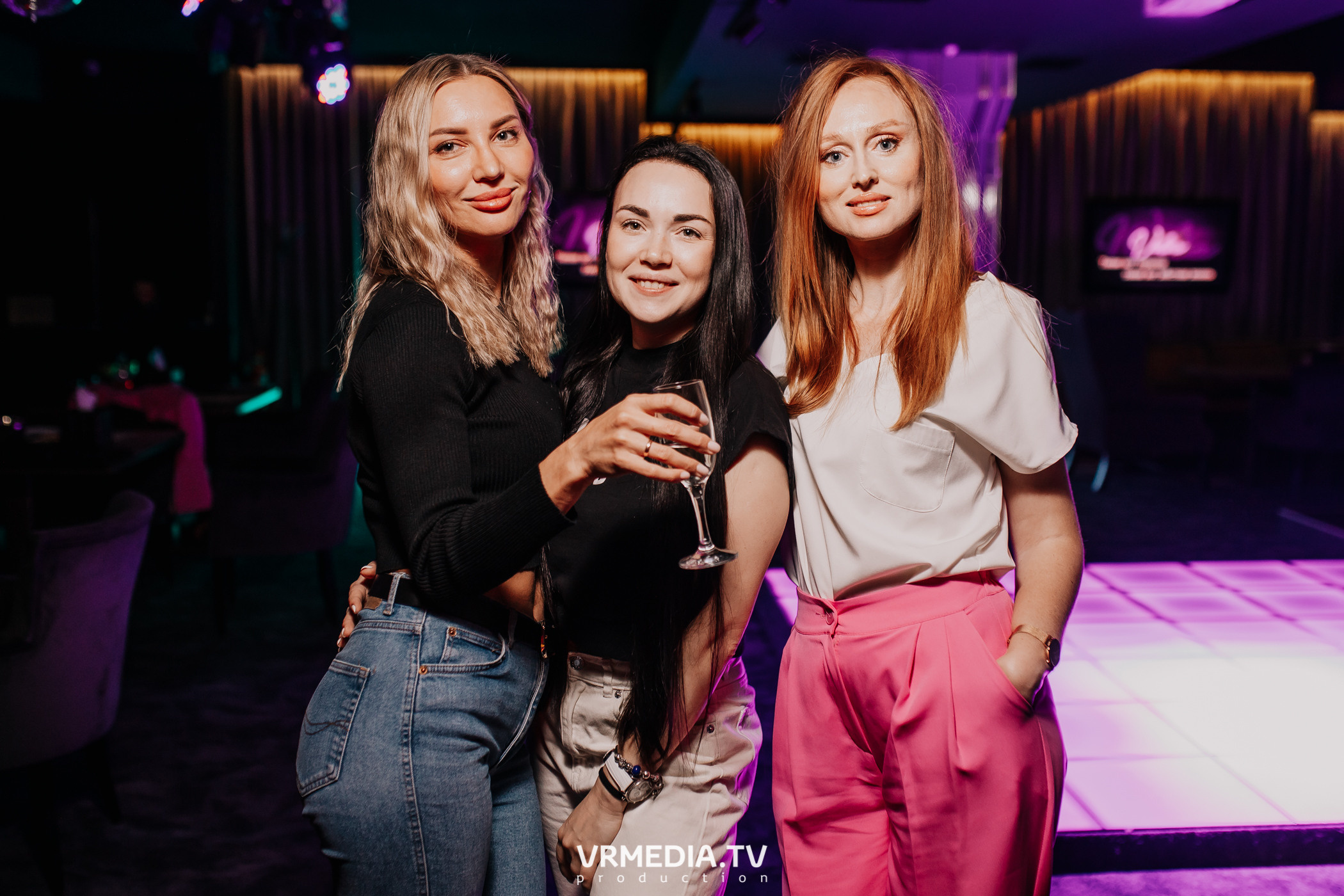 Выходные в караоке-баре «Volna»