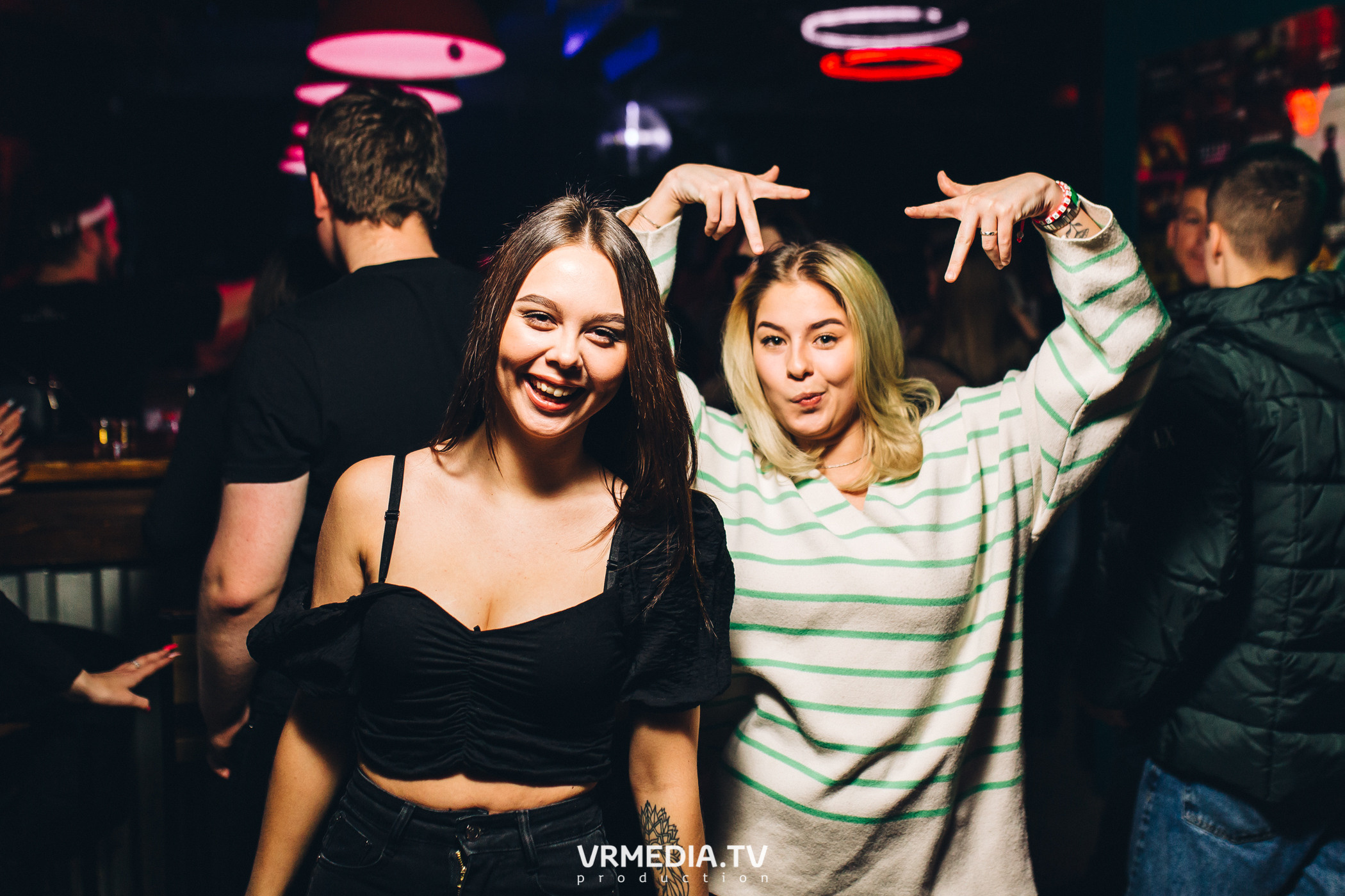 Выходные в баре «Хука Хаус»