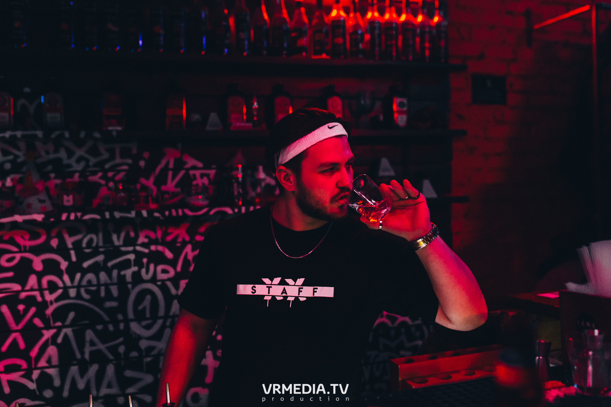 Выходные в баре «Хука Хаус»