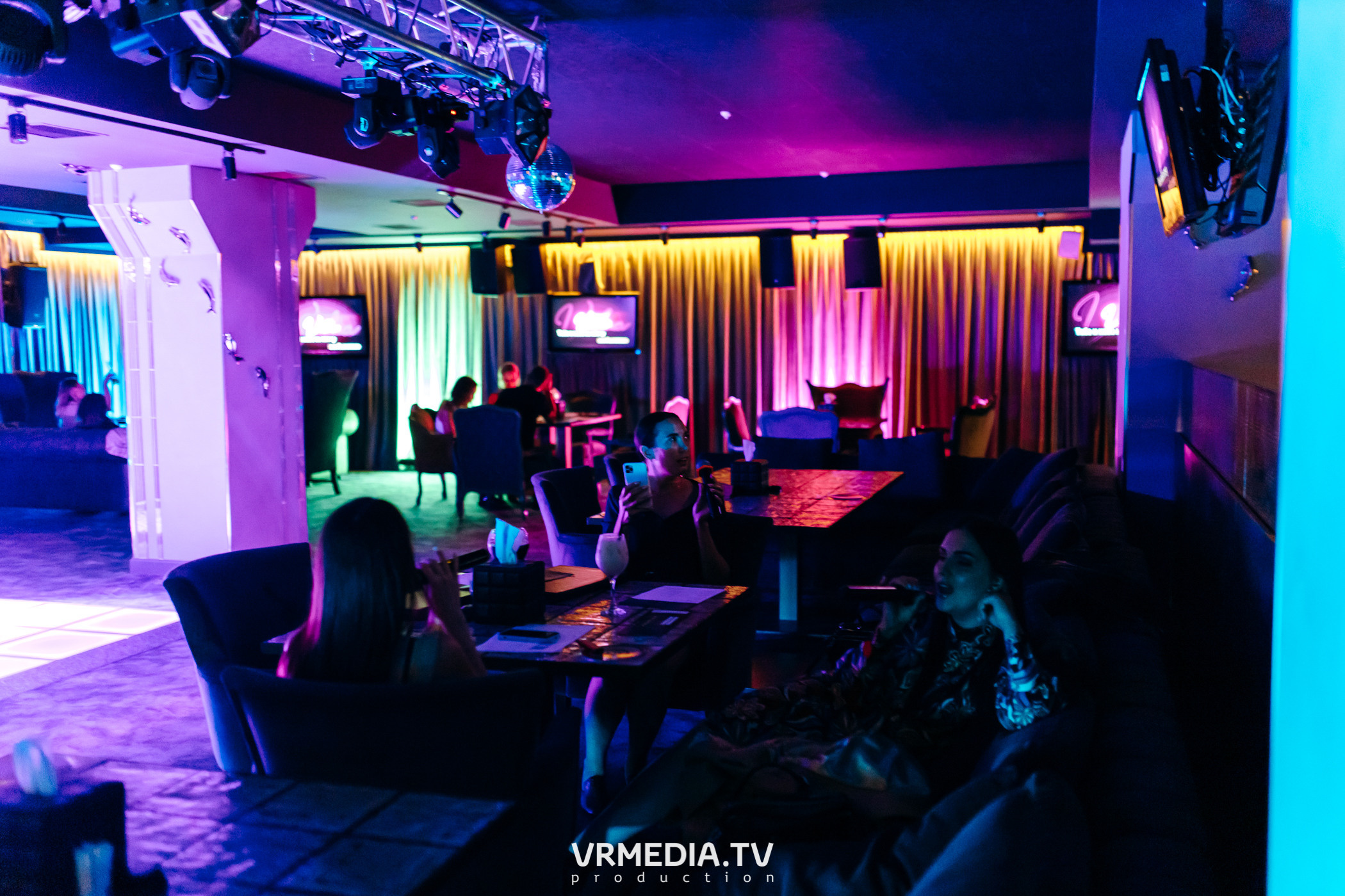 Ночь фотографии в караоке-баре «Volna»