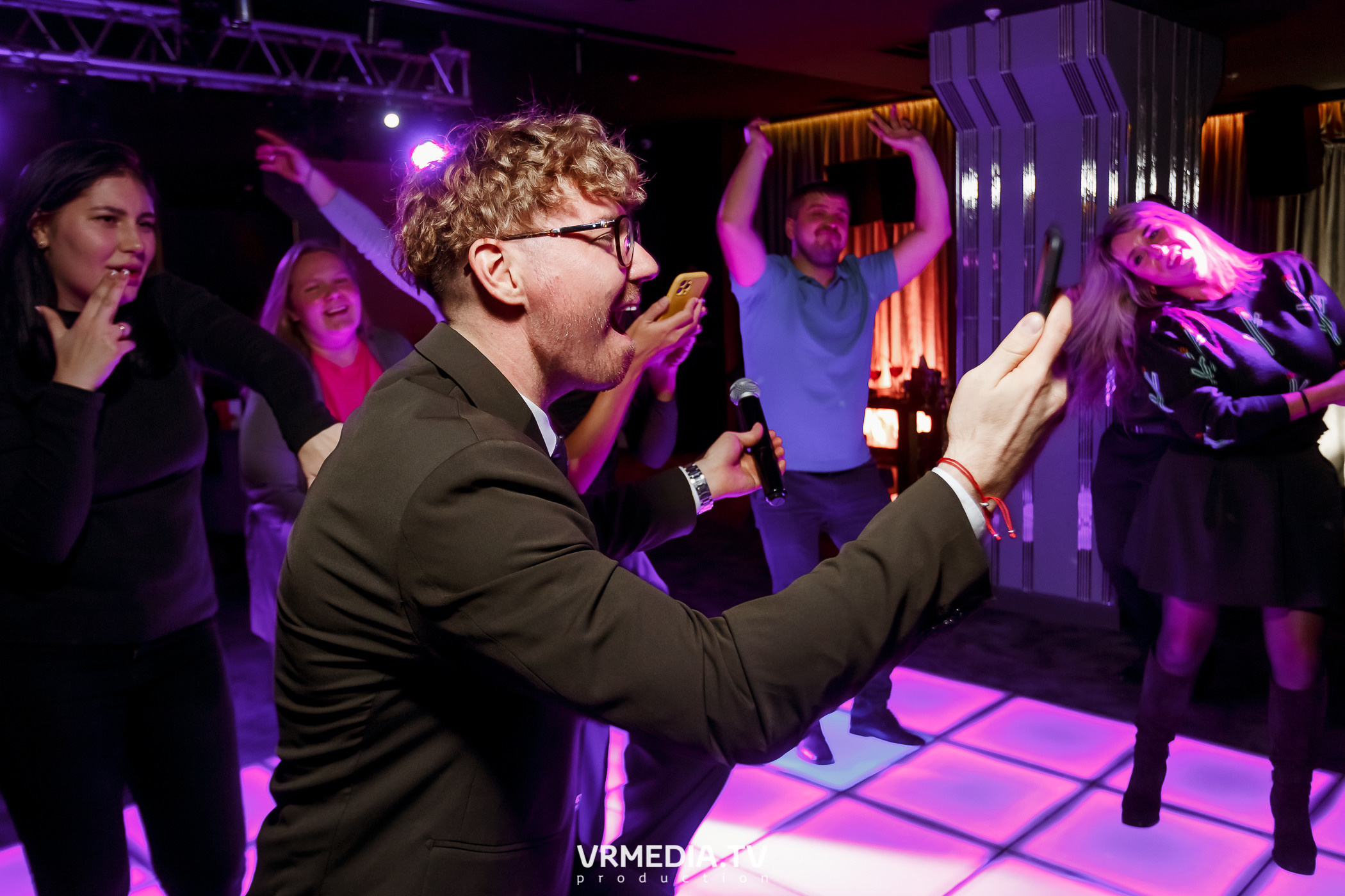 Выходные в караоке-баре «Volna»