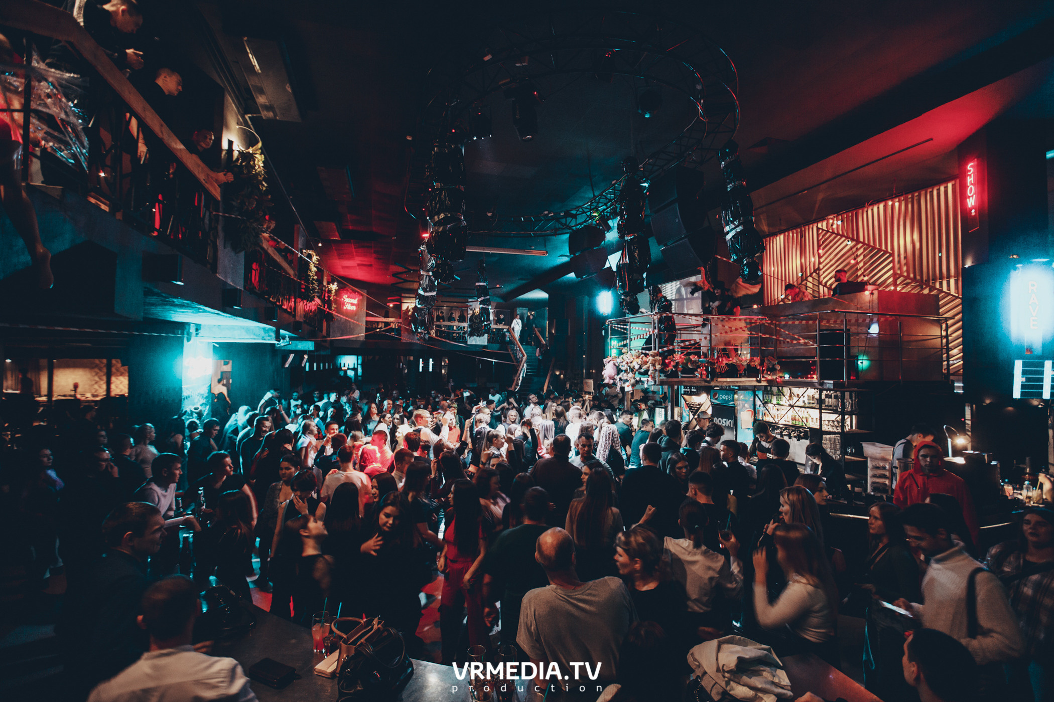 Театр мёртвых кукол в баре «DOSKI»