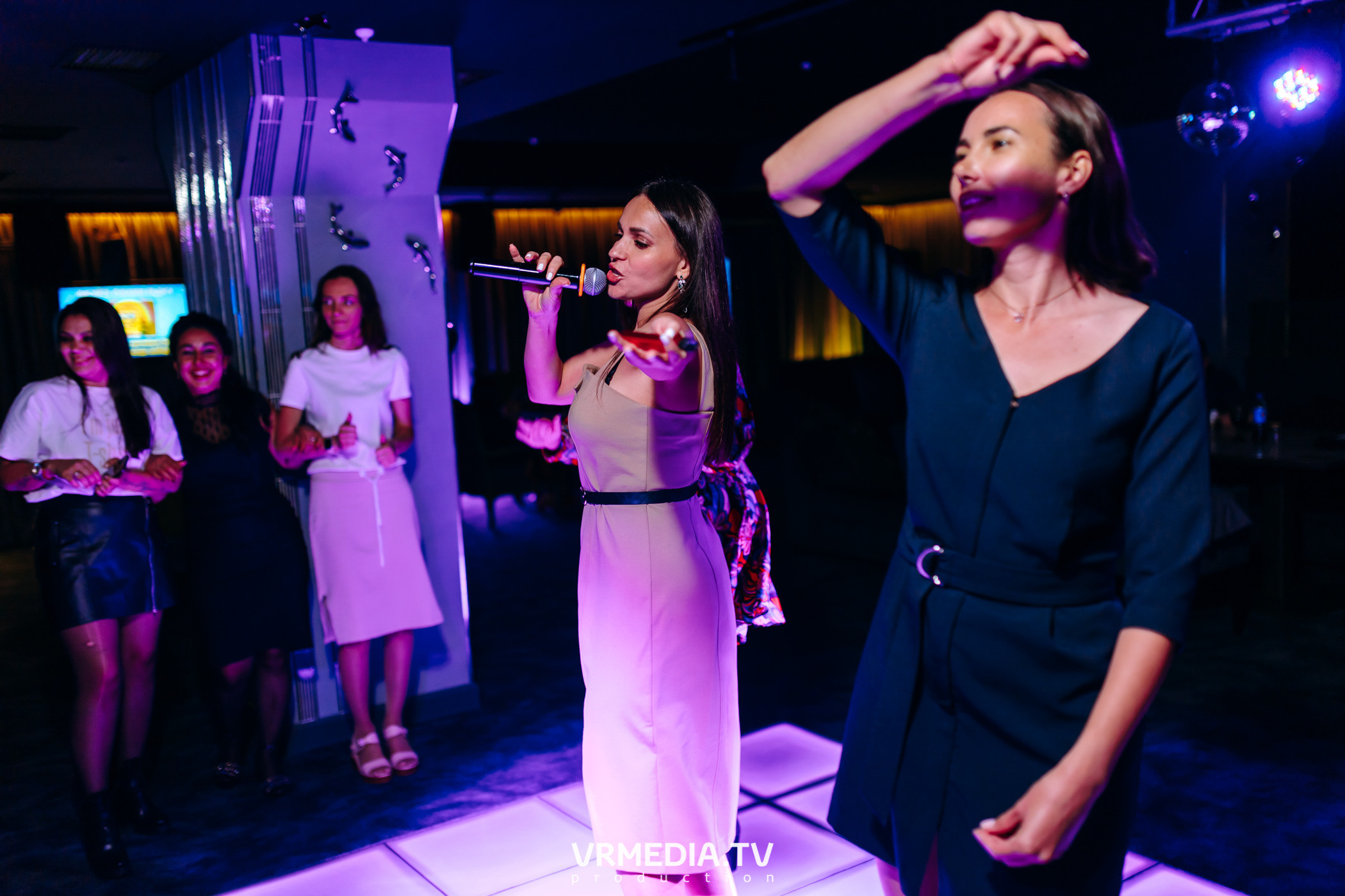 Ночь фотографии в караоке-баре «Volna»