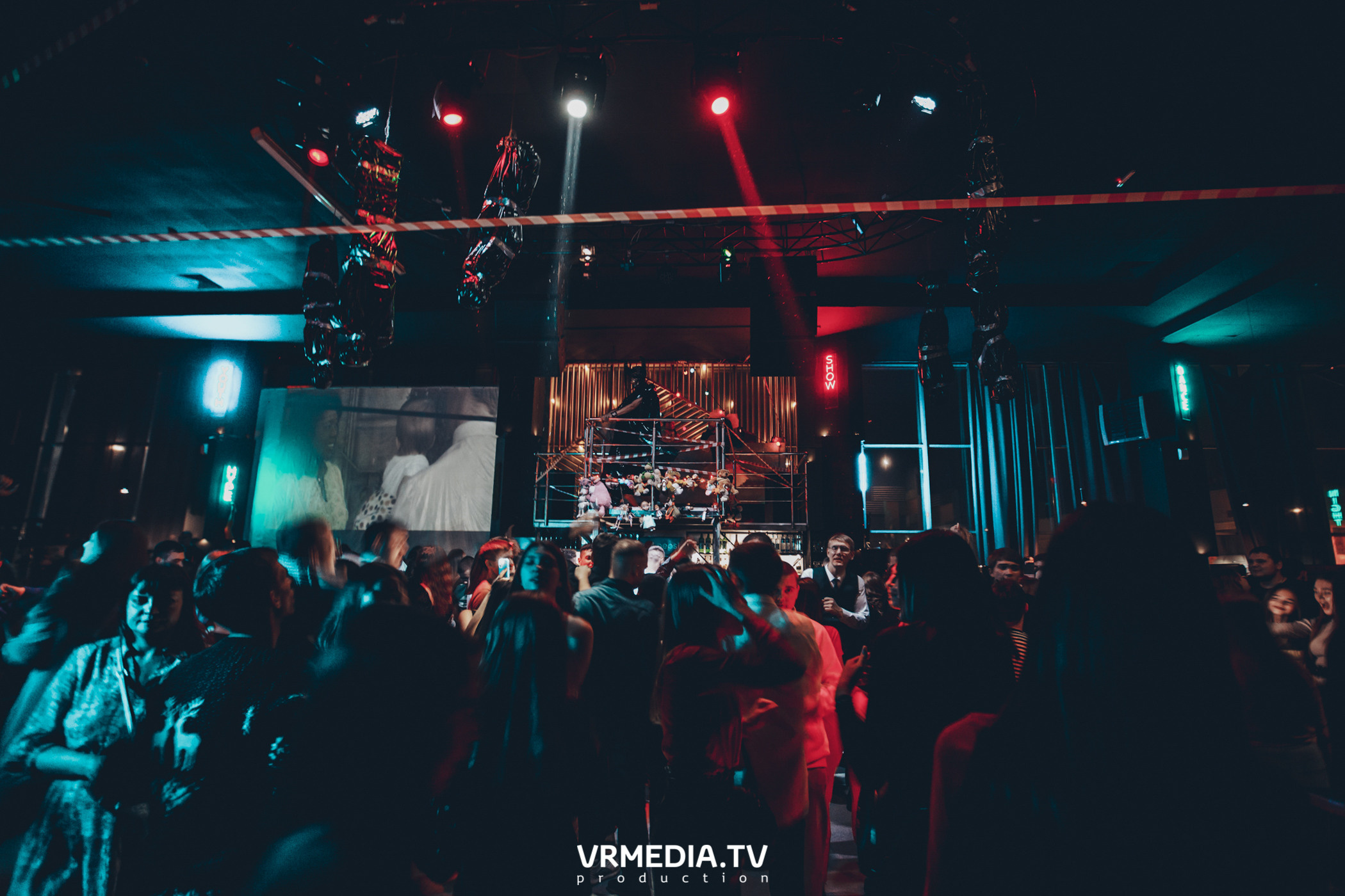 Театр мёртвых кукол в баре «DOSKI»