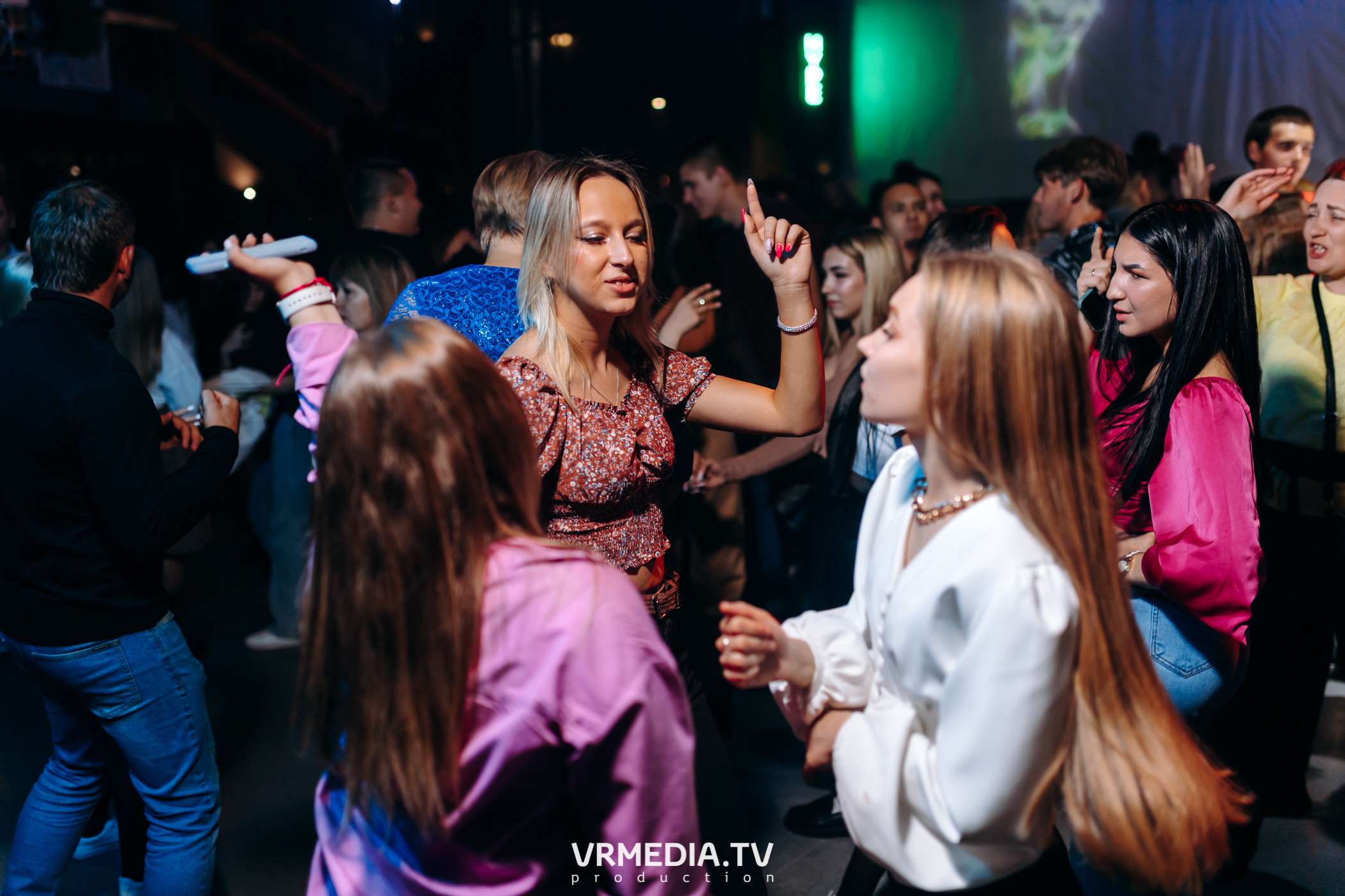 Выходные в баре «DOSKI»