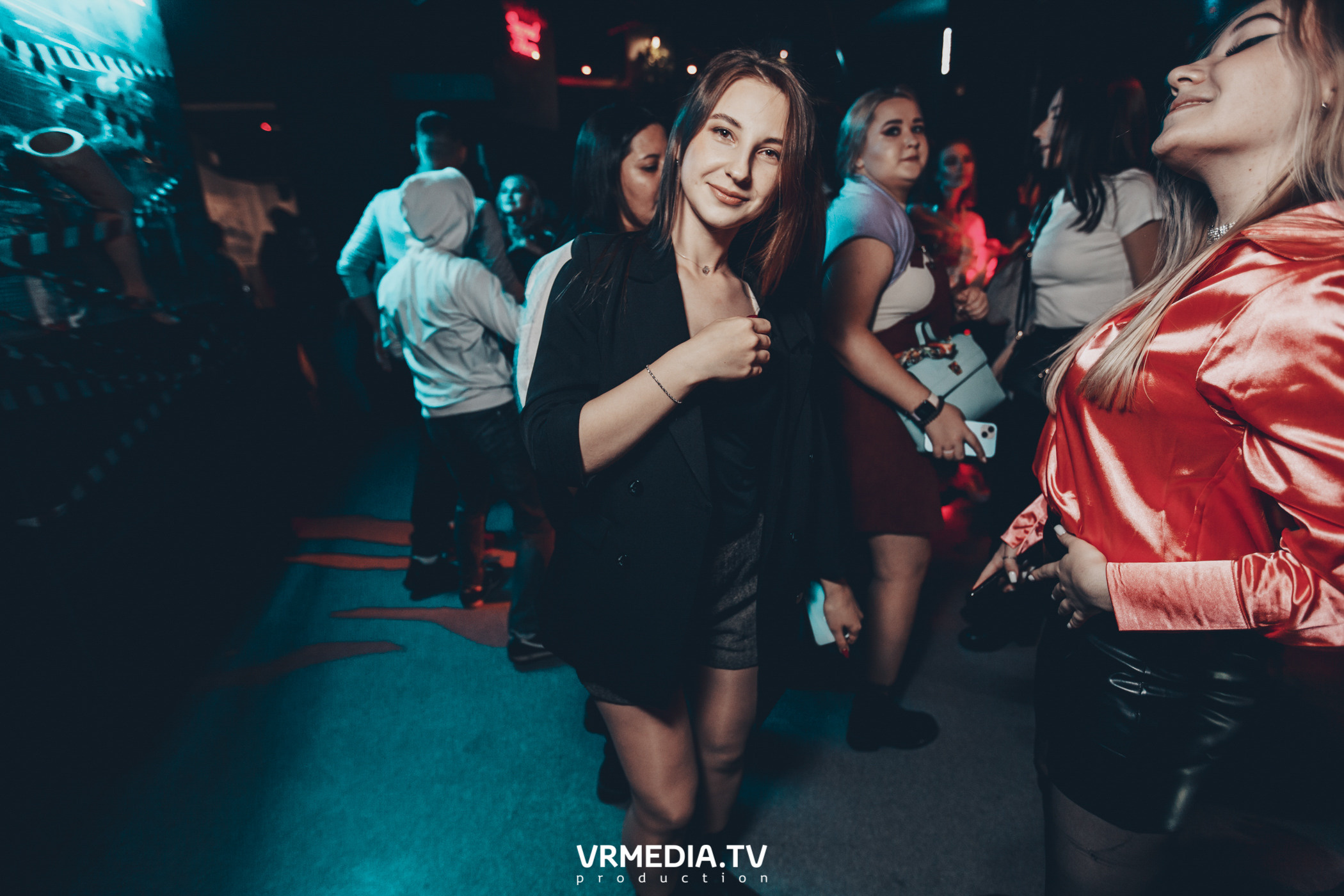 Театр мёртвых кукол в баре «DOSKI»