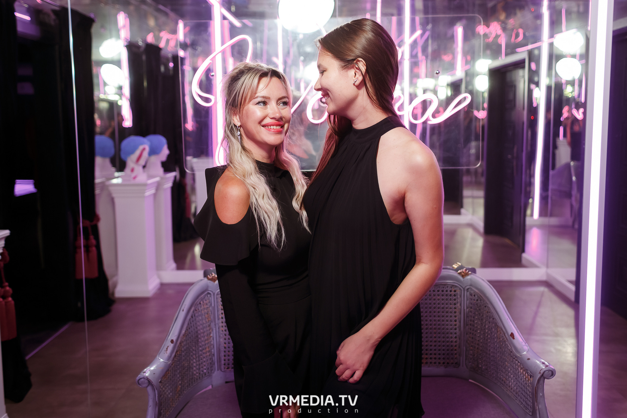 Выходные в караоке-баре «Volna»