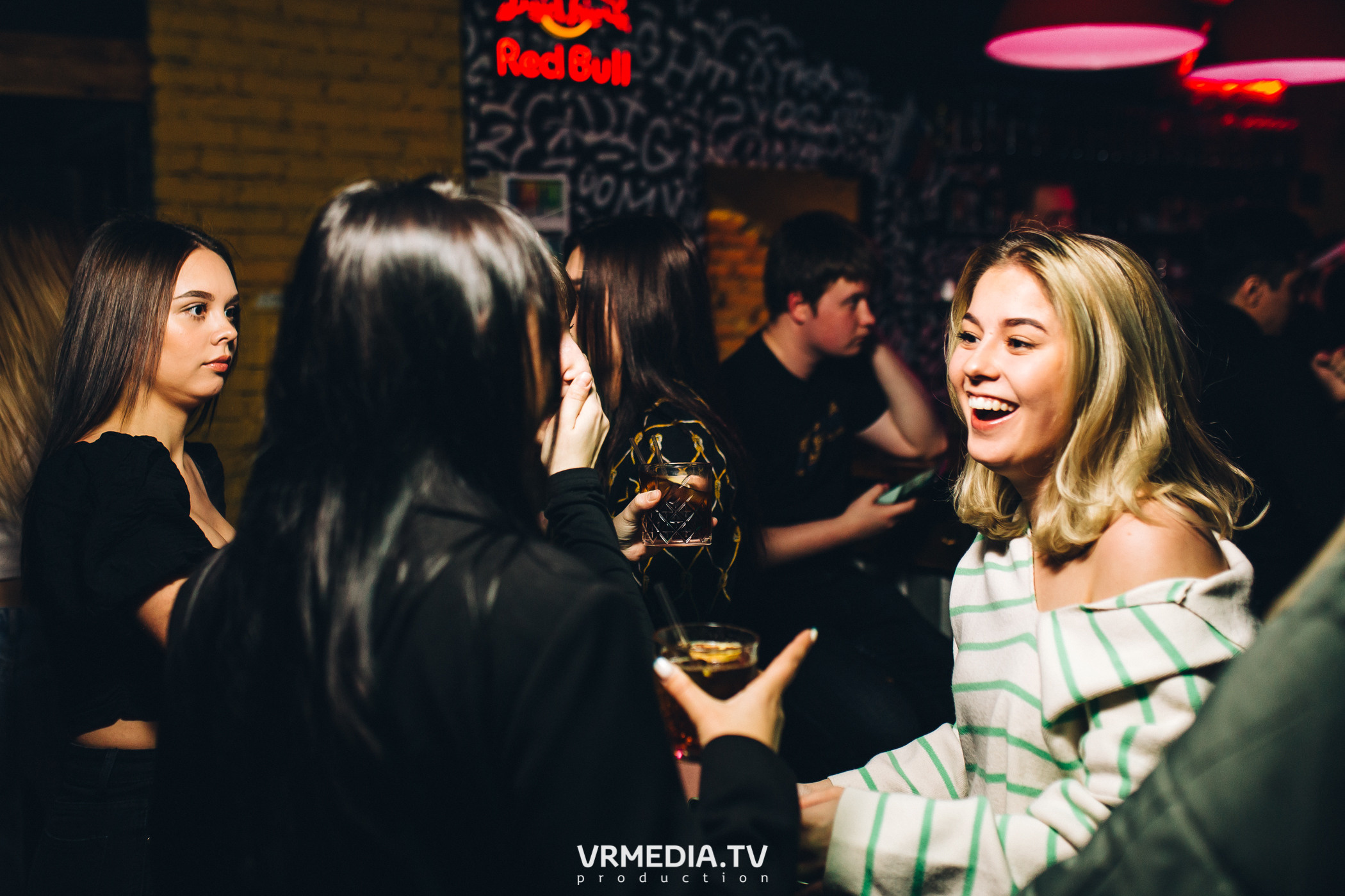 Выходные в баре «Хука Хаус»