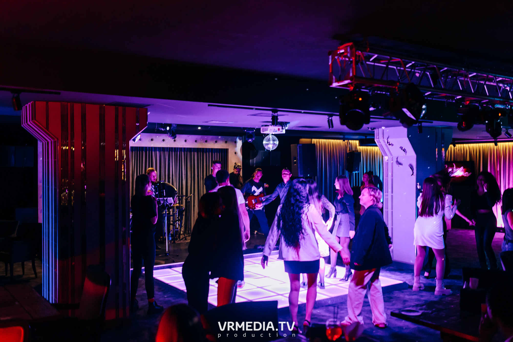 «Жуй орбит без сахара» в караоке-баре «Volna»