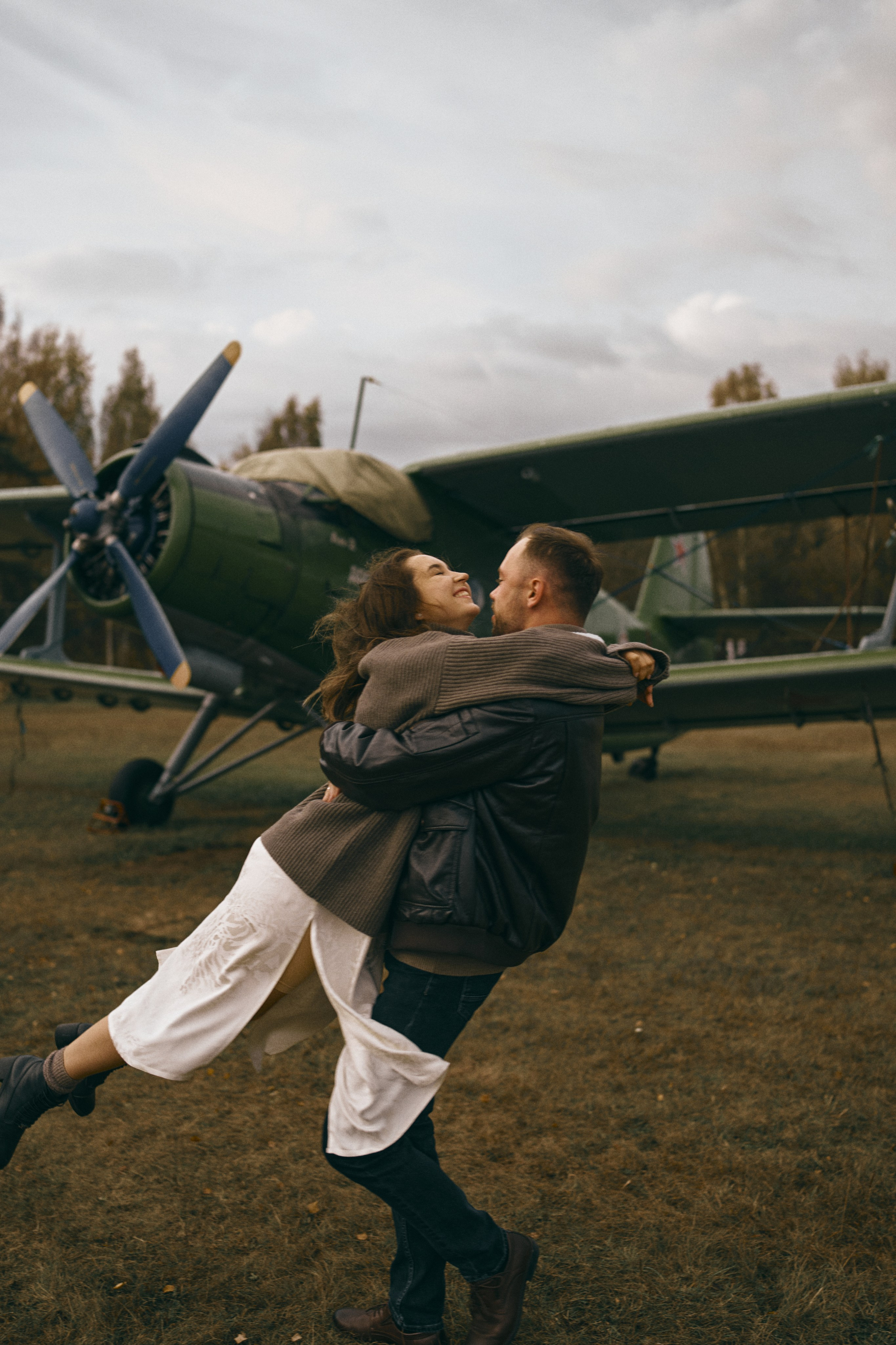 Самолеты, аэродром и двое. Фотограф Киров Анжелика Некрасова