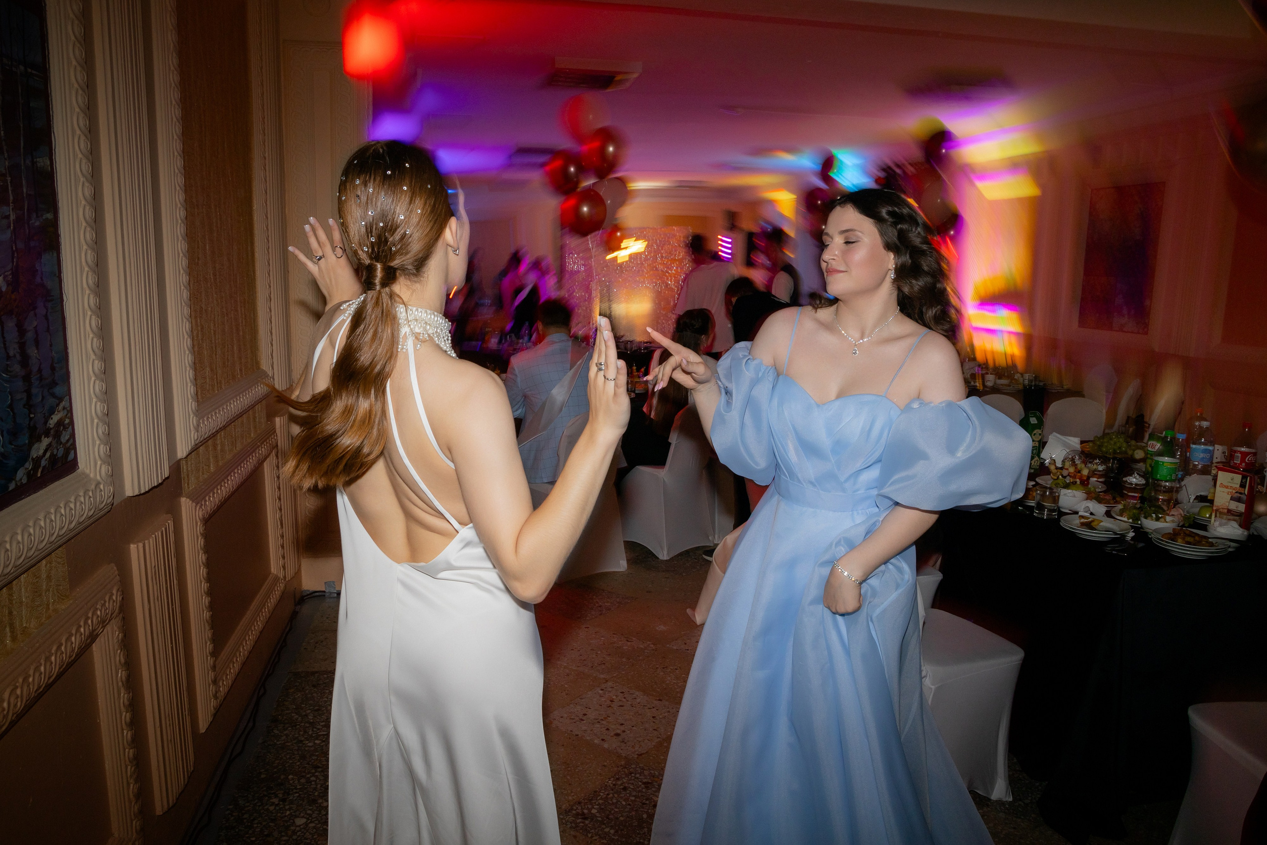 Школьный выпускной 2024 год в Соколе (Минск). Свадебный фотограф в Минске/Беларуси Сергей Спиридонов