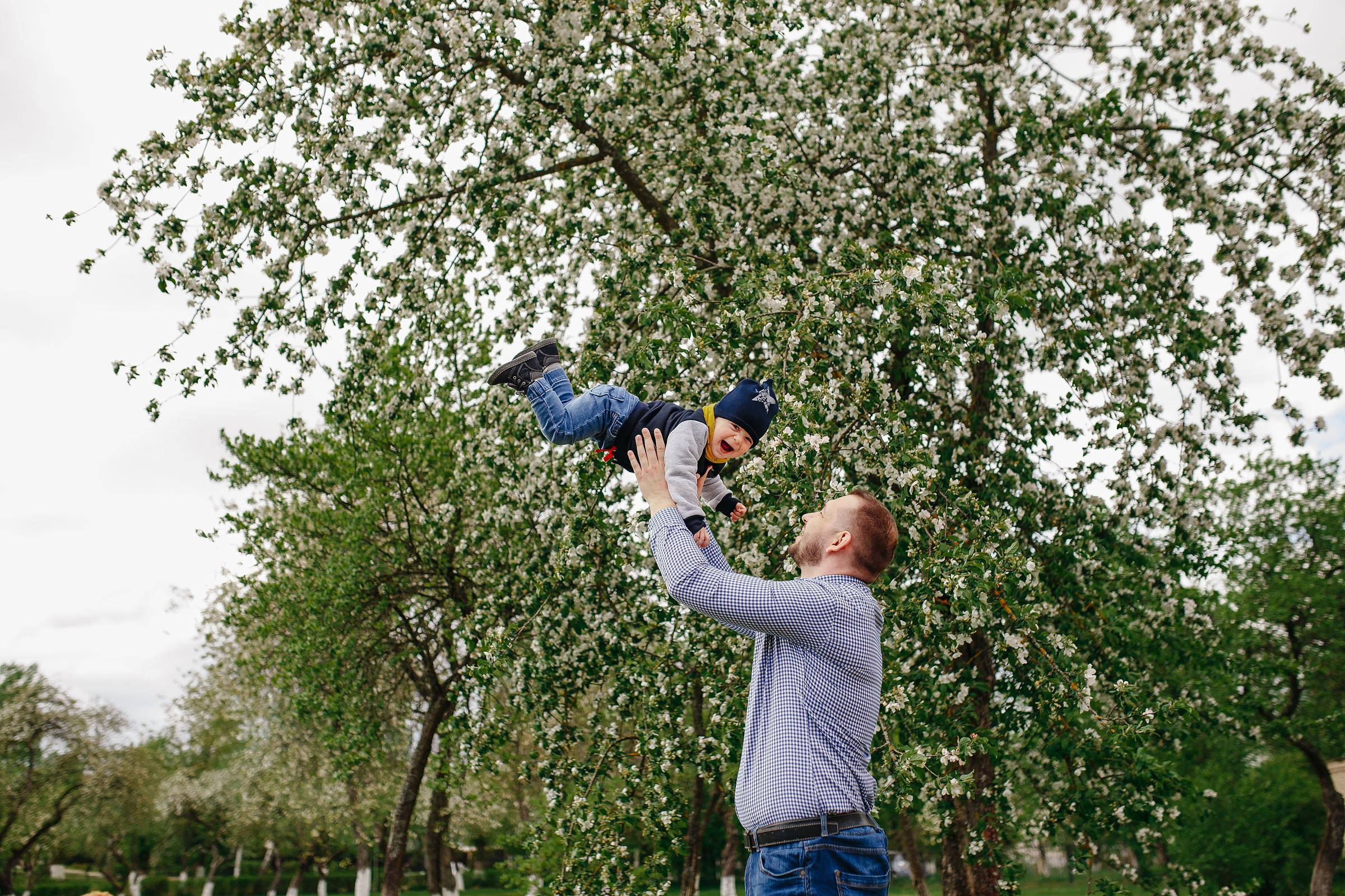 Теплый май. Фотосессия в цветущих садах Витебска. Свадебный и семейный фотограф Витебск, Минск, Андрей Павлов