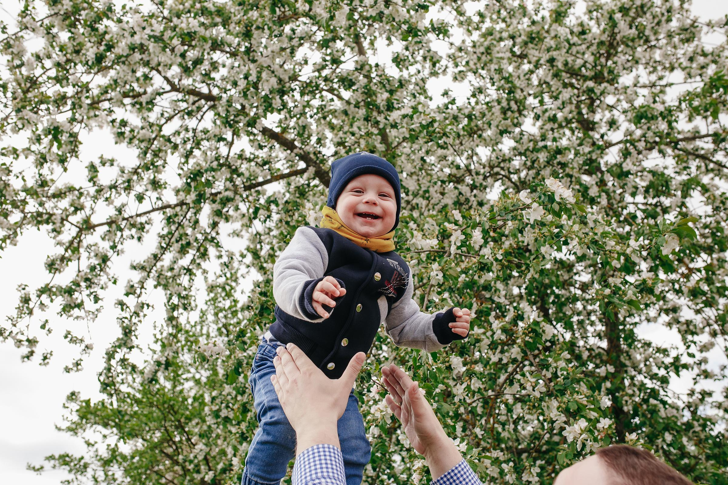 Теплый май. Фотосессия в цветущих садах Витебска. Свадебный и семейный фотограф Витебск, Минск, Андрей Павлов